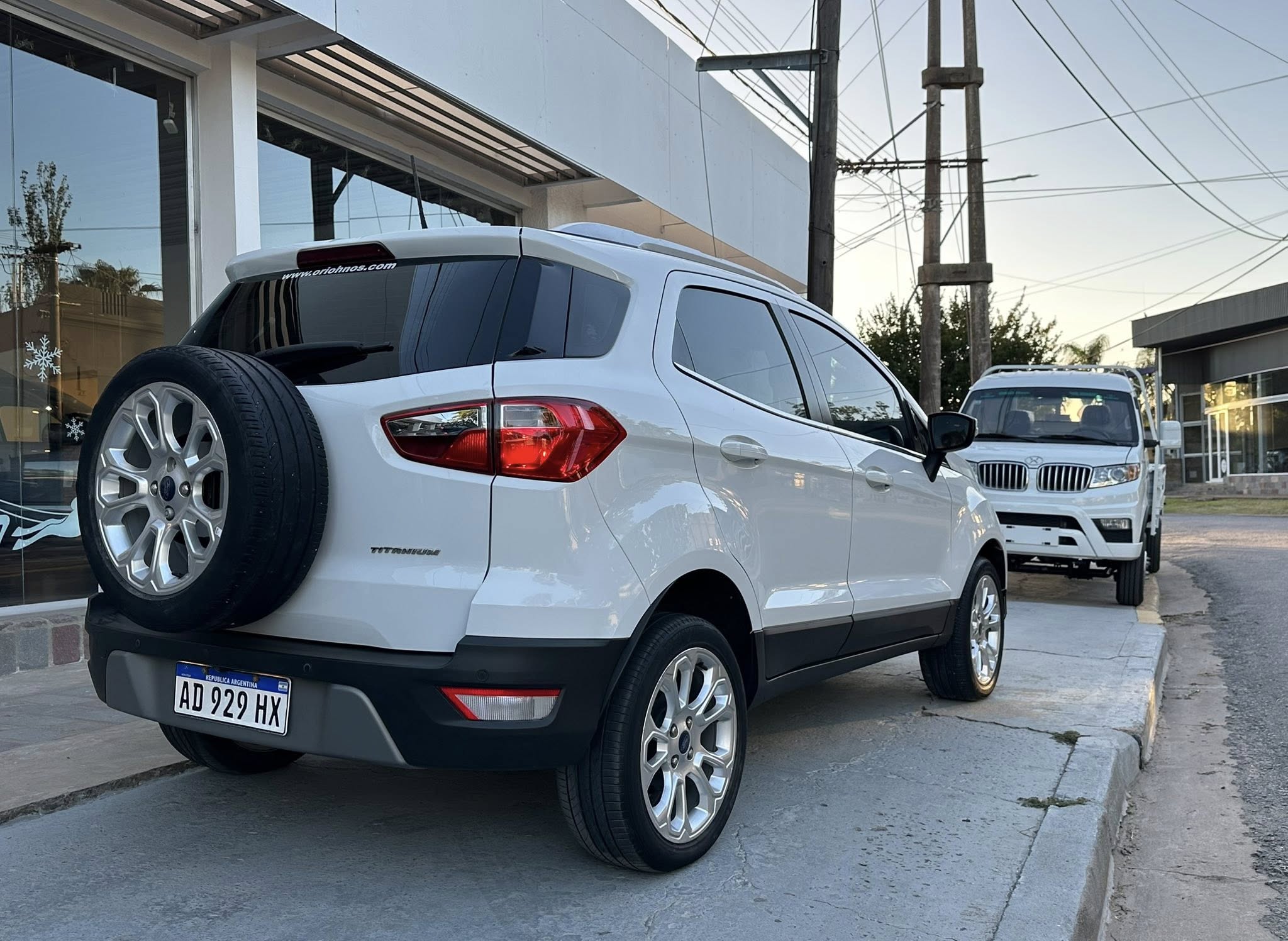 ECOSPORT TITANIUM 1.5 NAFTA A/T año 2019 con 45.000Km. UNICA!! Financia Bco. Santander. Acércate a ORIO HNOS, SAN GENARO, concesionario oficial JMC, ISUZU, KAMA Camiones - Imagen 4