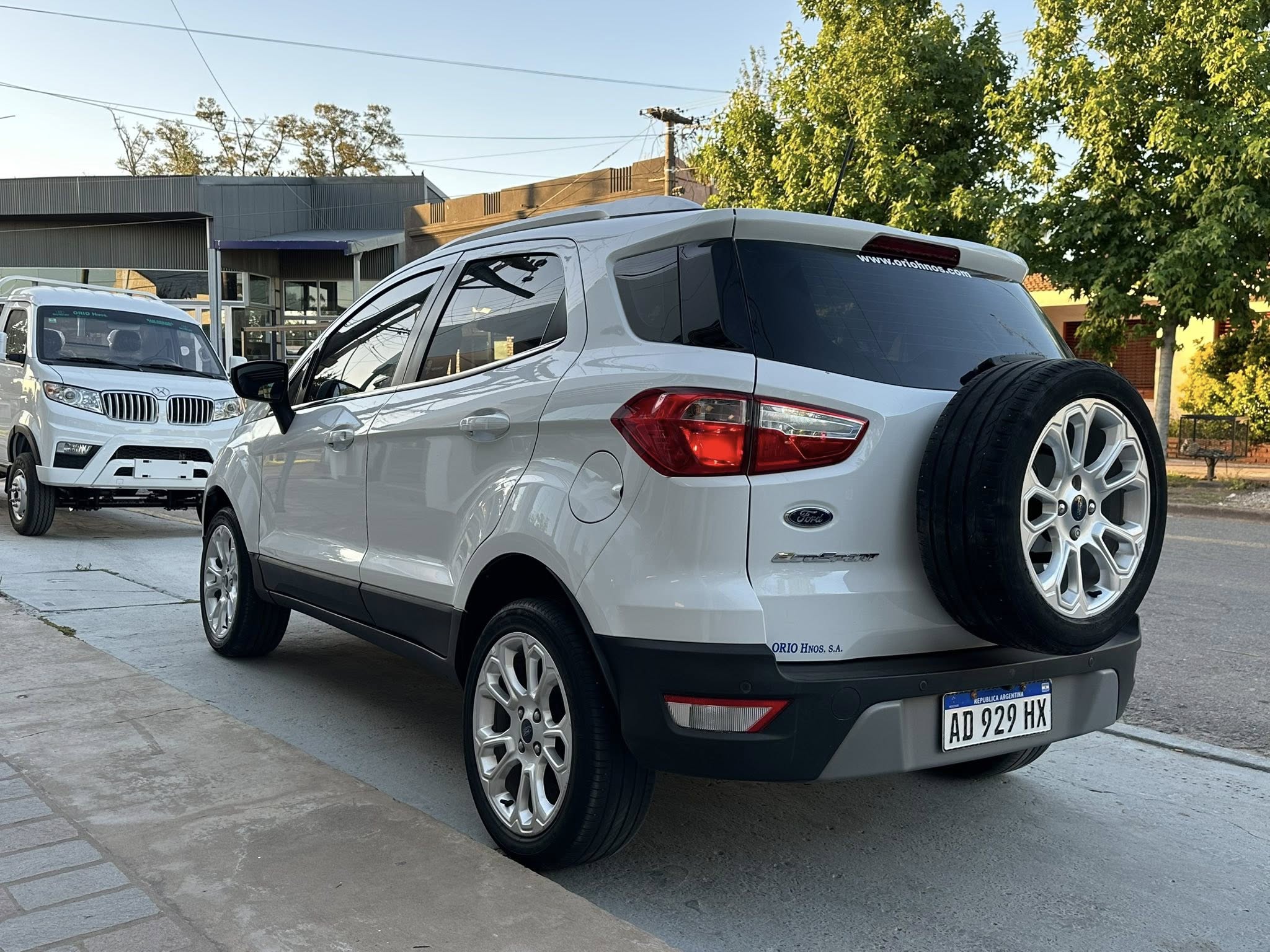 ECOSPORT TITANIUM 1.5 NAFTA A/T año 2019 con 45.000Km. UNICA!! Financia Bco. Santander. Acércate a ORIO HNOS, SAN GENARO, concesionario oficial JMC, ISUZU, KAMA Camiones - Imagen 3