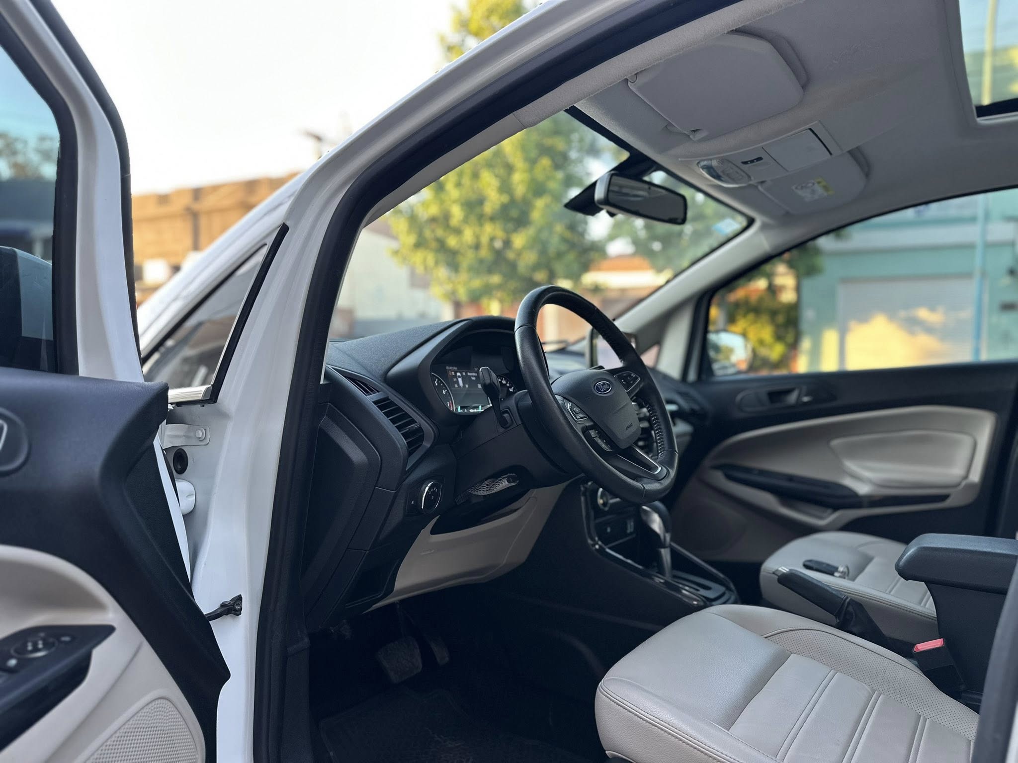 ECOSPORT TITANIUM 1.5 NAFTA A/T año 2019 con 45.000Km. UNICA!! Financia Bco. Santander. Acércate a ORIO HNOS, SAN GENARO, concesionario oficial JMC, ISUZU, KAMA Camiones - Imagen 2