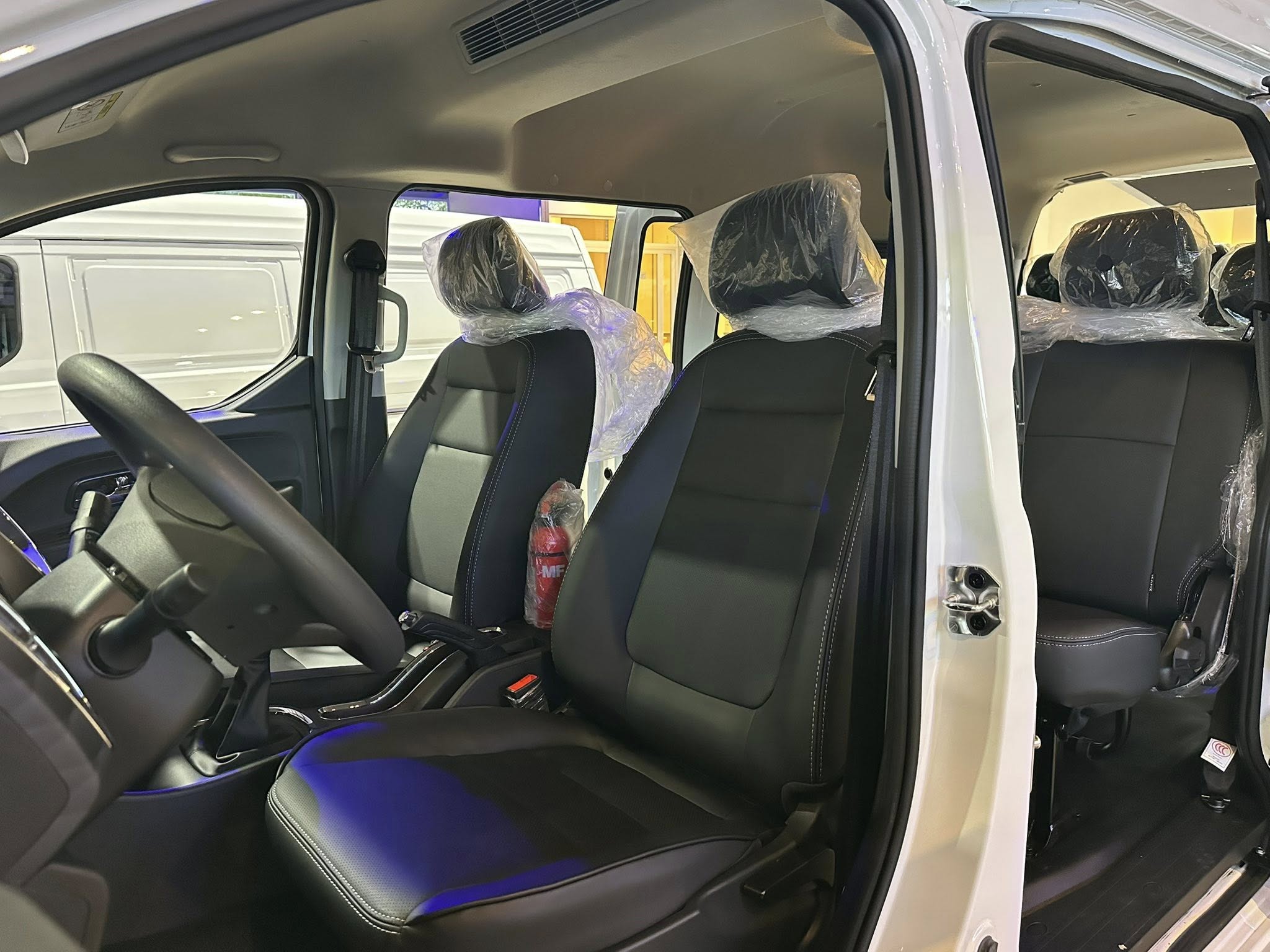 SHINERAY SRM M7 2.0 Nafta Manual 9 Pasajeros 0Km My2026 DISPONIBLE! Financia Bco. Santander. Acércate a ORIO HNOS, SAN GENARO, concesionario oficial SHINERAY, DOMY Utilitarios - Imagen 4