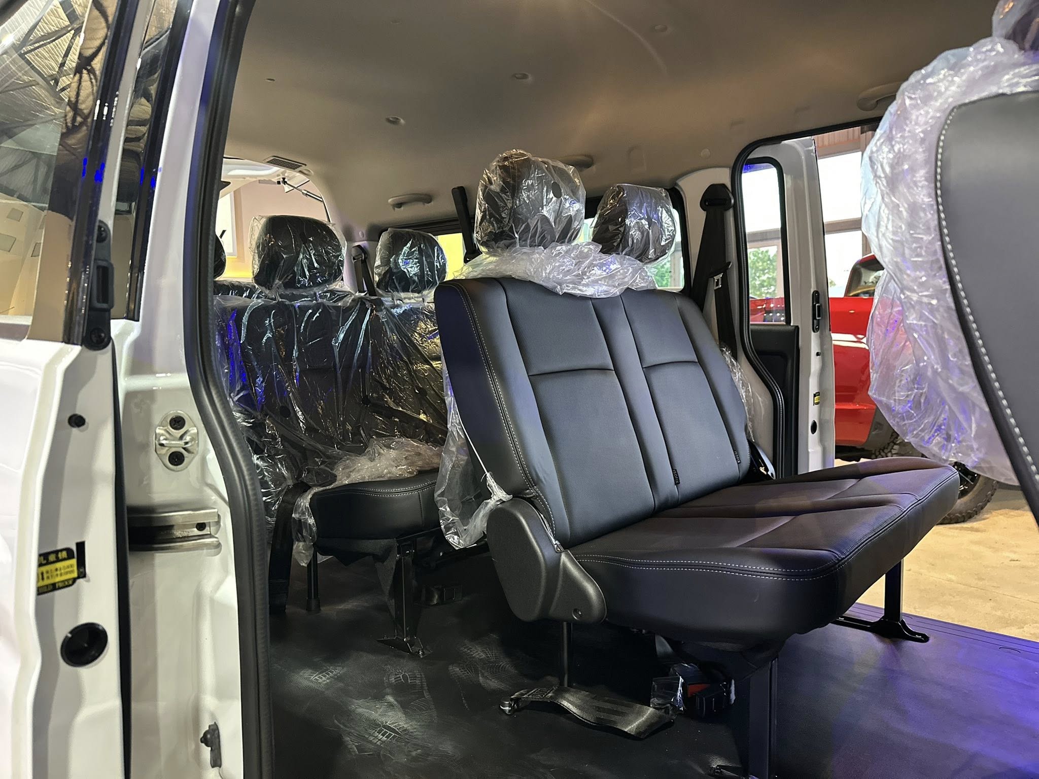 SHINERAY SRM M7 2.0 Nafta Manual 9 Pasajeros 0Km My2026 DISPONIBLE! Financia Bco. Santander. Acércate a ORIO HNOS, SAN GENARO, concesionario oficial SHINERAY, DOMY Utilitarios - Imagen 7