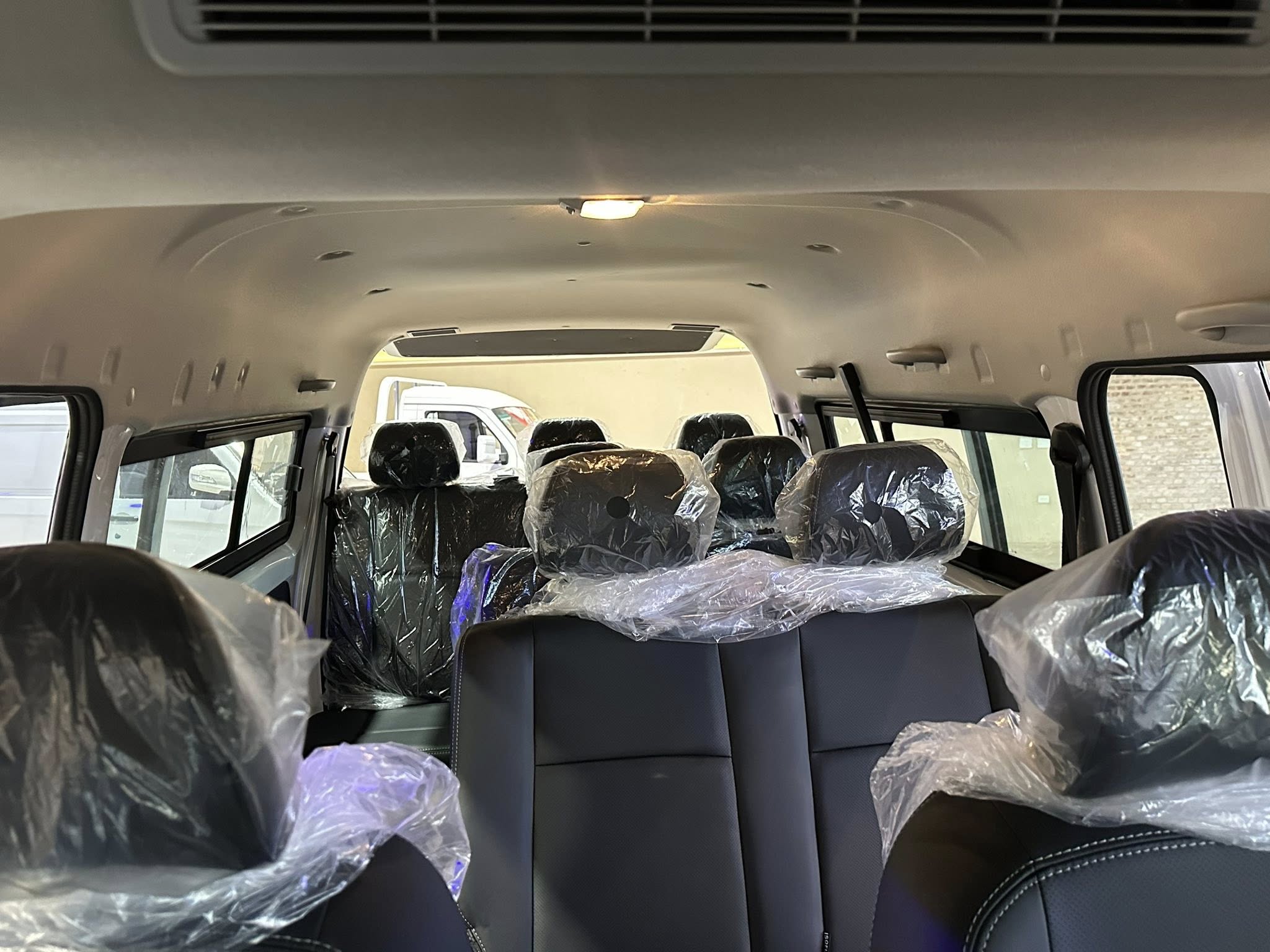 SHINERAY SRM M7 2.0 Nafta Manual 9 Pasajeros 0Km My2026 DISPONIBLE! Financia Bco. Santander. Acércate a ORIO HNOS, SAN GENARO, concesionario oficial SHINERAY, DOMY Utilitarios - Imagen 9