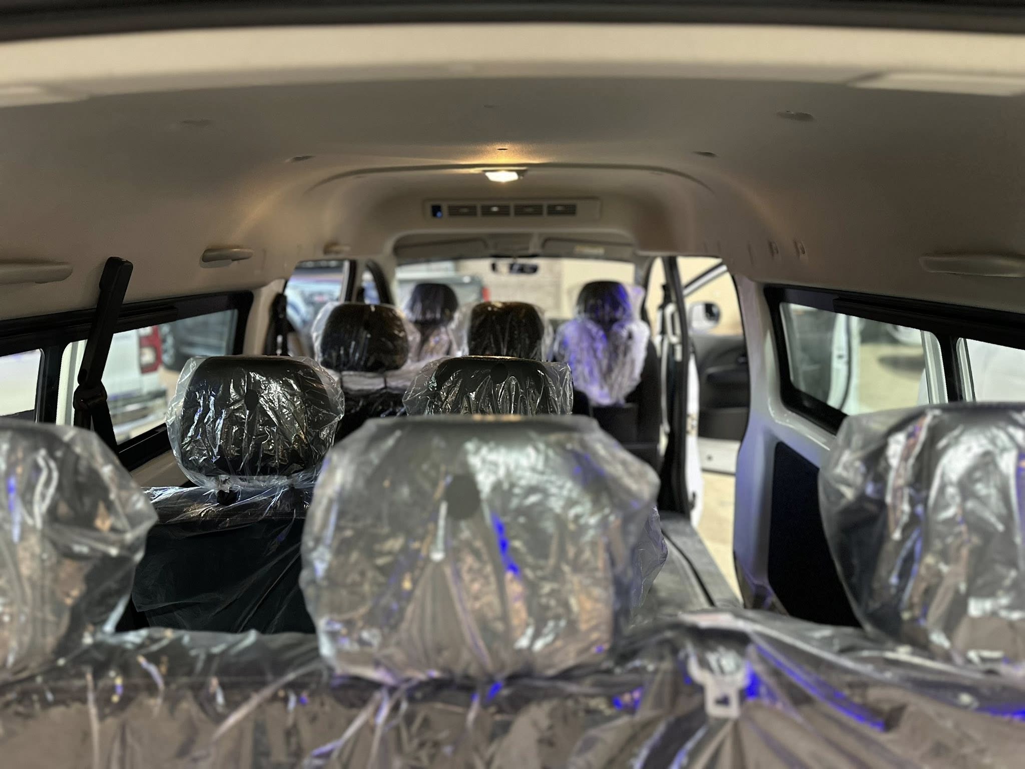 SHINERAY SRM M7 2.0 Nafta Manual 9 Pasajeros 0Km My2026 DISPONIBLE! Financia Bco. Santander. Acércate a ORIO HNOS, SAN GENARO, concesionario oficial SHINERAY, DOMY Utilitarios - Imagen 10