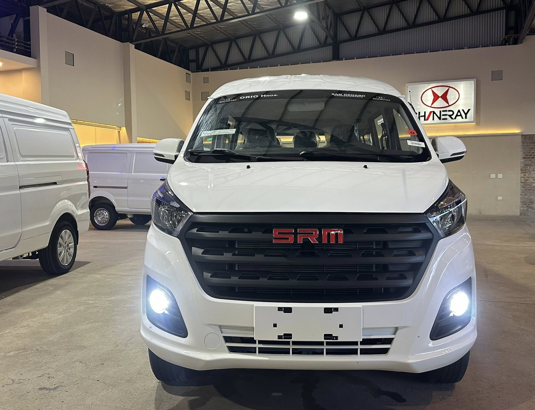 SHINERAY SRM M7 2.0 Nafta Manual 9 Pasajeros 0Km My2026 DISPONIBLE! Financia Bco. Santander. Acércate a ORIO HNOS, SAN GENARO, concesionario oficial SHINERAY, DOMY Utilitarios - Imagen 19