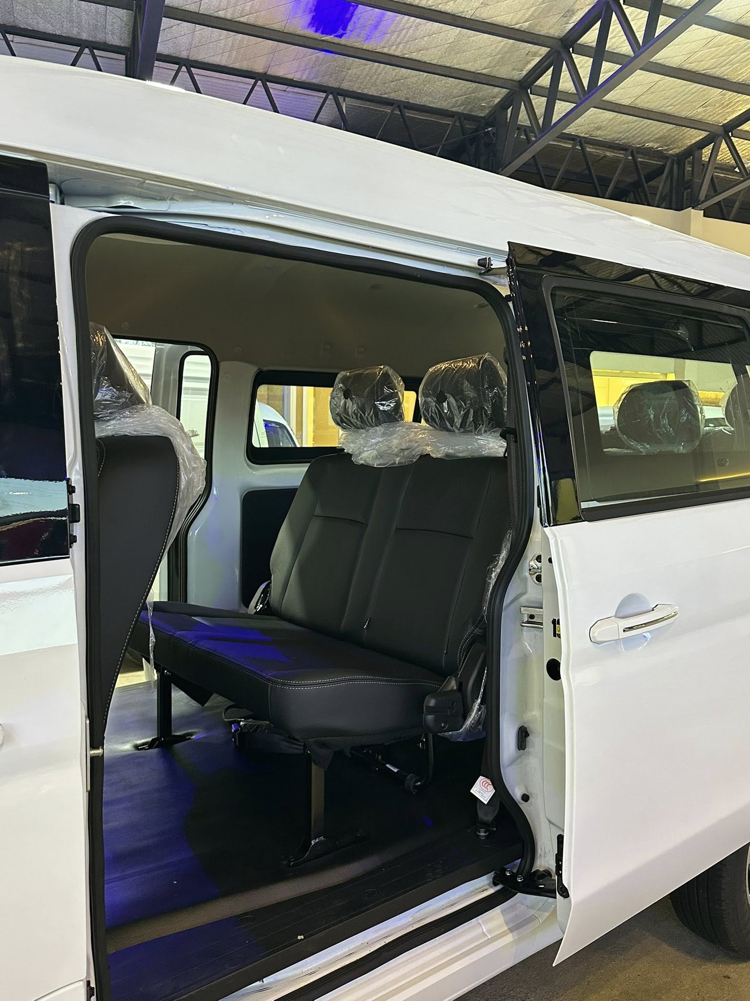 SHINERAY SRM M7 2.0 Nafta Manual 9 Pasajeros 0Km My2026 DISPONIBLE! Financia Bco. Santander. Acércate a ORIO HNOS, SAN GENARO, concesionario oficial SHINERAY, DOMY Utilitarios - Imagen 5