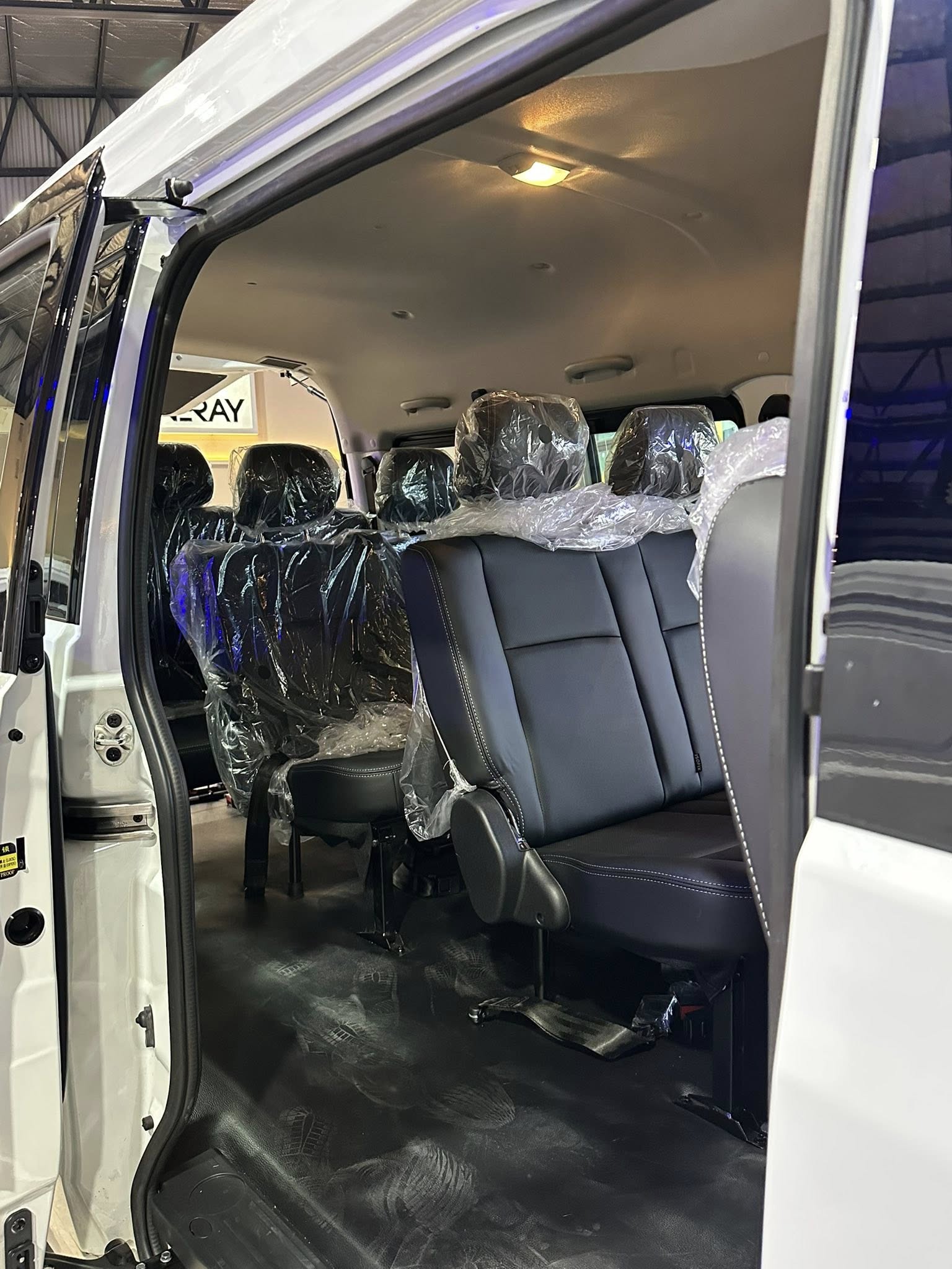 SHINERAY SRM M7 2.0 Nafta Manual 9 Pasajeros 0Km My2026 DISPONIBLE! Financia Bco. Santander. Acércate a ORIO HNOS, SAN GENARO, concesionario oficial SHINERAY, DOMY Utilitarios - Imagen 6