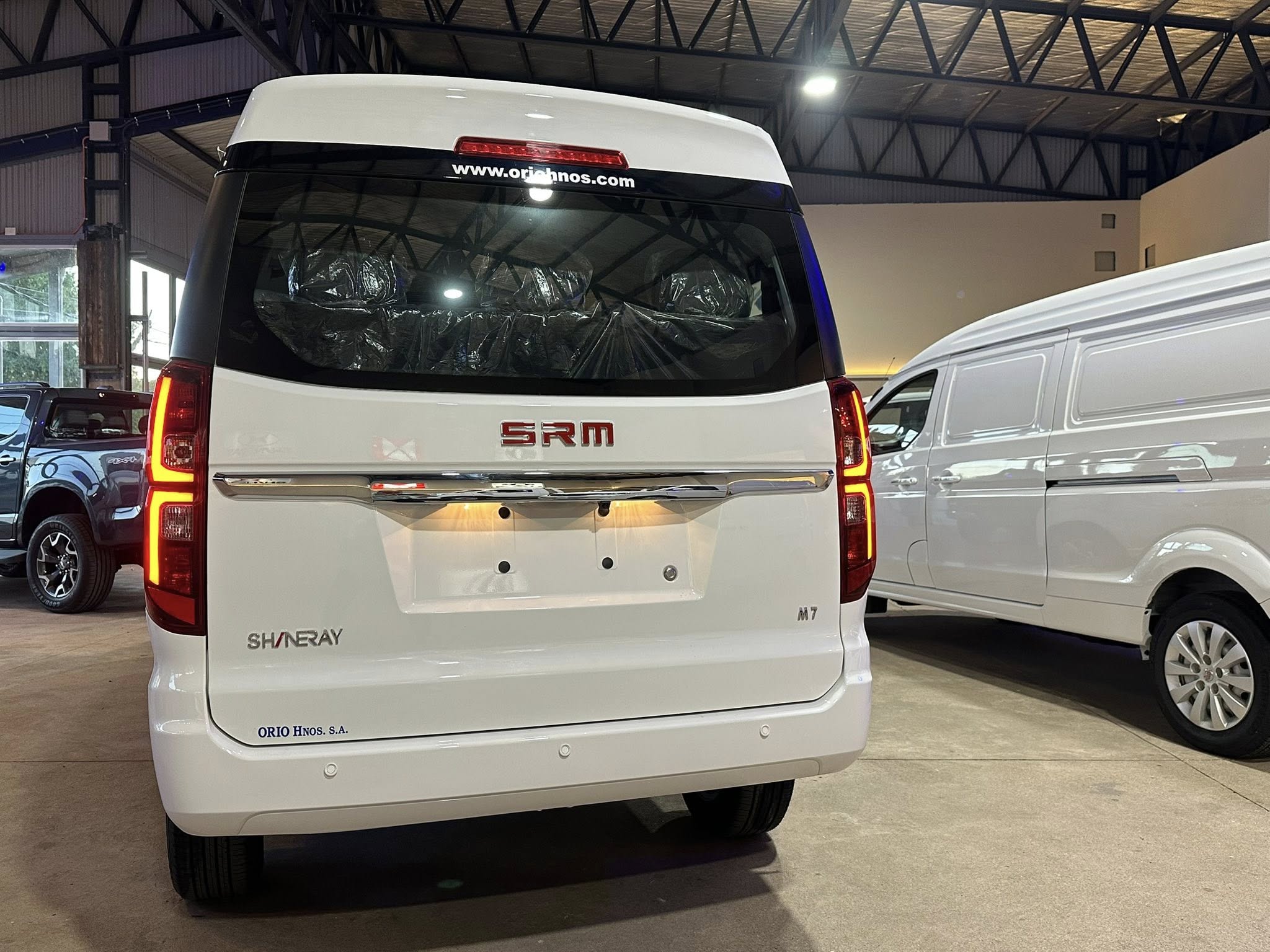 SHINERAY SRM M7 2.0 Nafta Manual 9 Pasajeros 0Km My2026 DISPONIBLE! Financia Bco. Santander. Acércate a ORIO HNOS, SAN GENARO, concesionario oficial SHINERAY, DOMY Utilitarios - Imagen 16