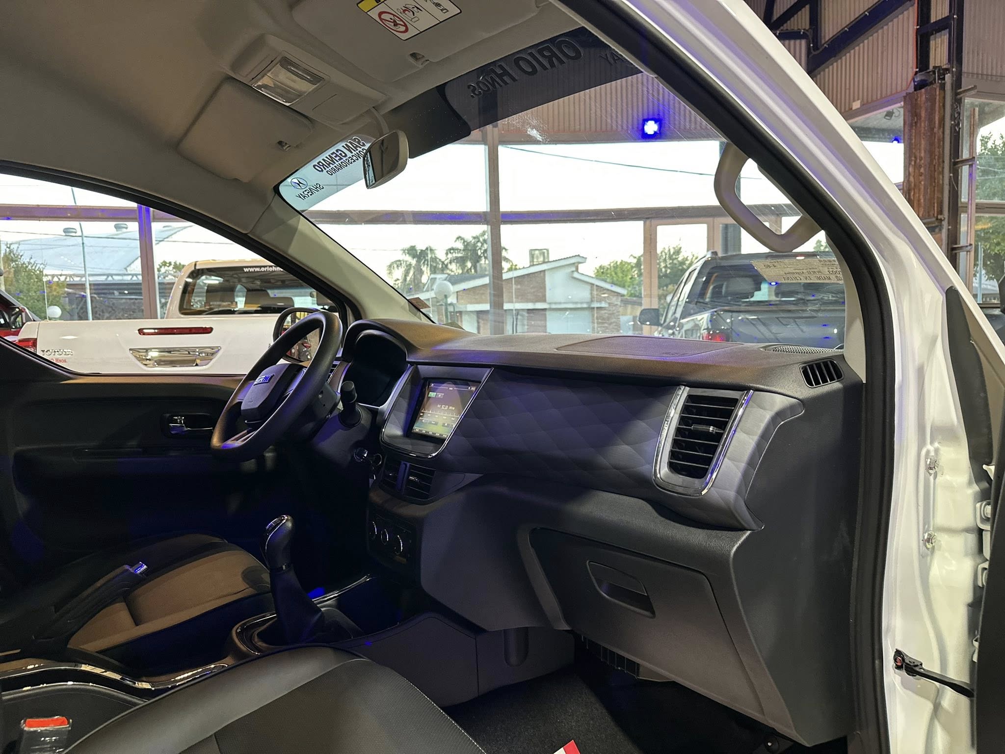 SHINERAY SRM M7 2.0 Nafta Manual 9 Pasajeros 0Km My2026 DISPONIBLE! Financia Bco. Santander. Acércate a ORIO HNOS, SAN GENARO, concesionario oficial SHINERAY, DOMY Utilitarios - Imagen 11