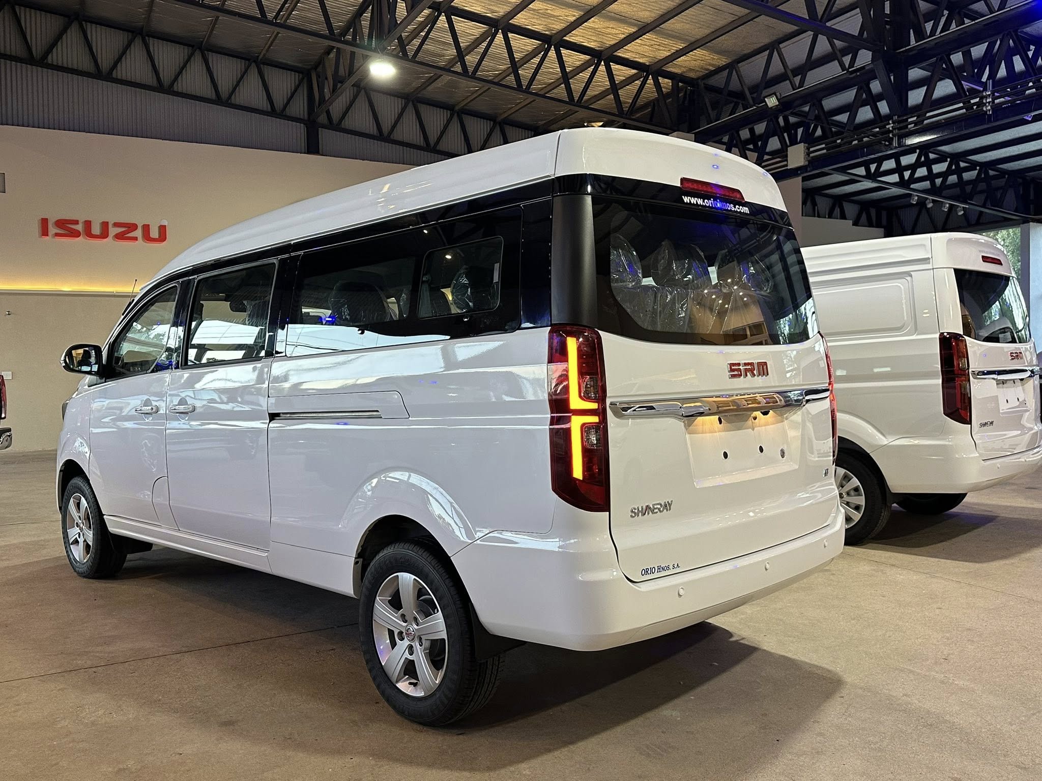 SHINERAY SRM M7 2.0 Nafta Manual 9 Pasajeros 0Km My2026 DISPONIBLE! Financia Bco. Santander. Acércate a ORIO HNOS, SAN GENARO, concesionario oficial SHINERAY, DOMY Utilitarios - Imagen 14