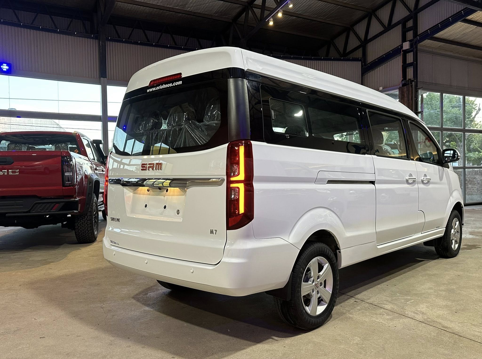 SHINERAY SRM M7 2.0 Nafta Manual 9 Pasajeros 0Km My2026 DISPONIBLE! Financia Bco. Santander. Acércate a ORIO HNOS, SAN GENARO, concesionario oficial SHINERAY, DOMY Utilitarios - Imagen 17