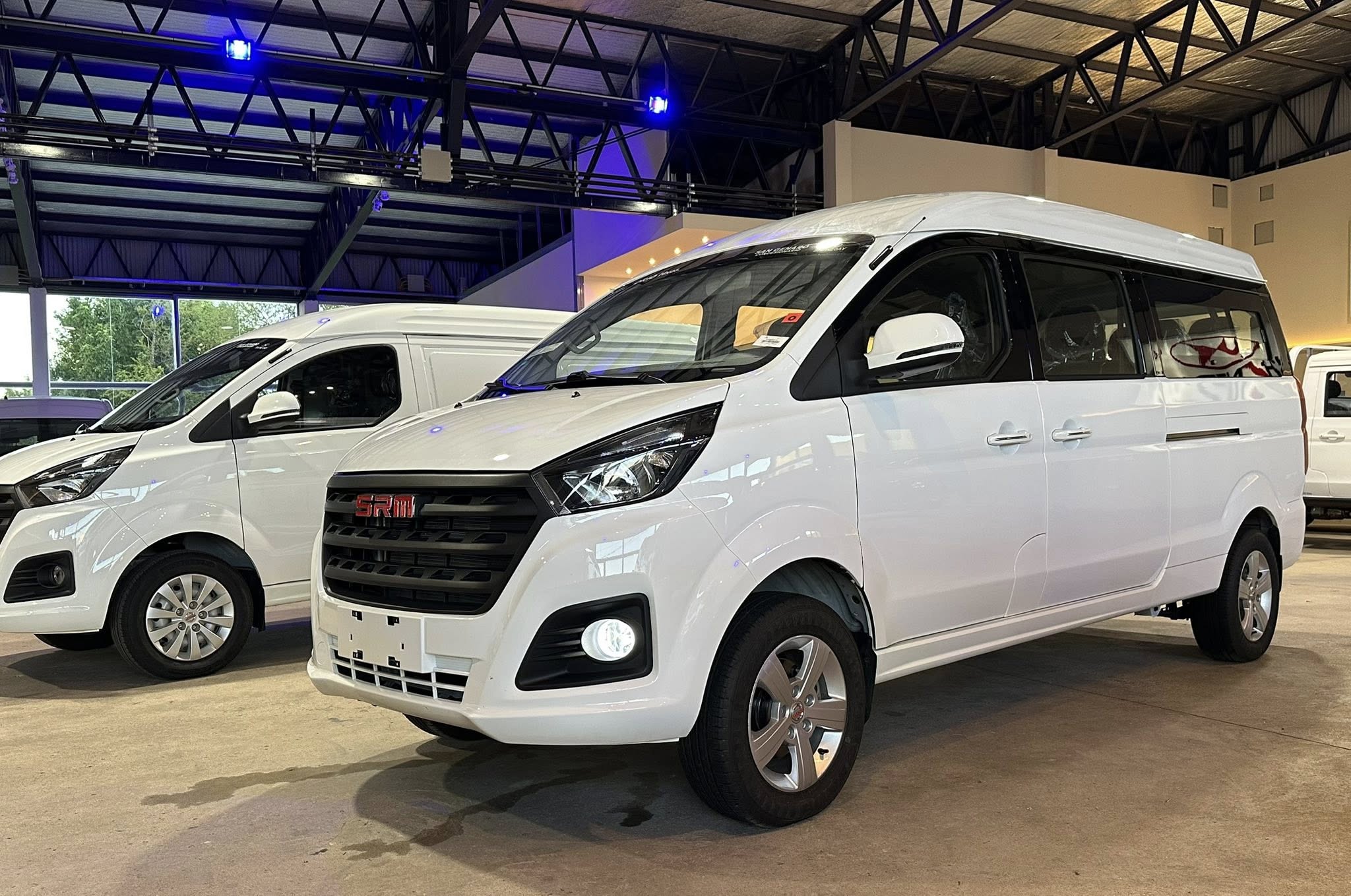 SHINERAY SRM M7 2.0 Nafta Manual 9 Pasajeros 0Km My2026 DISPONIBLE! Financia Bco. Santander. Acércate a ORIO HNOS, SAN GENARO, concesionario oficial SHINERAY, DOMY Utilitarios