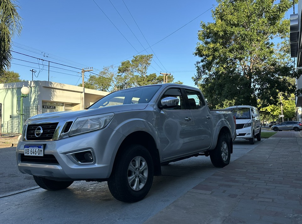 NISSAN NP300 FRONTIER D/C 2.3 TDI M/T XE 4x4 año 2017. Financia Bco. Santander. Acércate a ORIO HNOS, SAN GENARO, concesionario oficial JMC, ISUZU, KAMA Camiones - Imagen 11