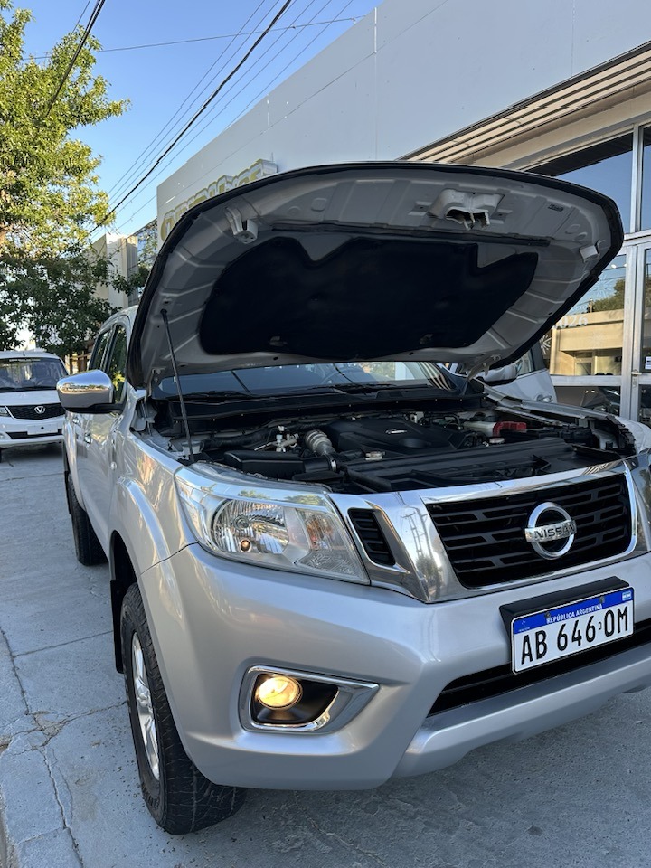 NISSAN NP300 FRONTIER D/C 2.3 TDI M/T XE 4x4 año 2017. Financia Bco. Santander. Acércate a ORIO HNOS, SAN GENARO, concesionario oficial JMC, ISUZU, KAMA Camiones - Imagen 7