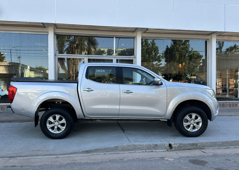 NISSAN NP300 FRONTIER D/C 2.3 TDI M/T XE 4x4 año 2017. Financia Bco. Santander. Acércate a ORIO HNOS, SAN GENARO, concesionario oficial JMC, ISUZU, KAMA Camiones - Imagen 6