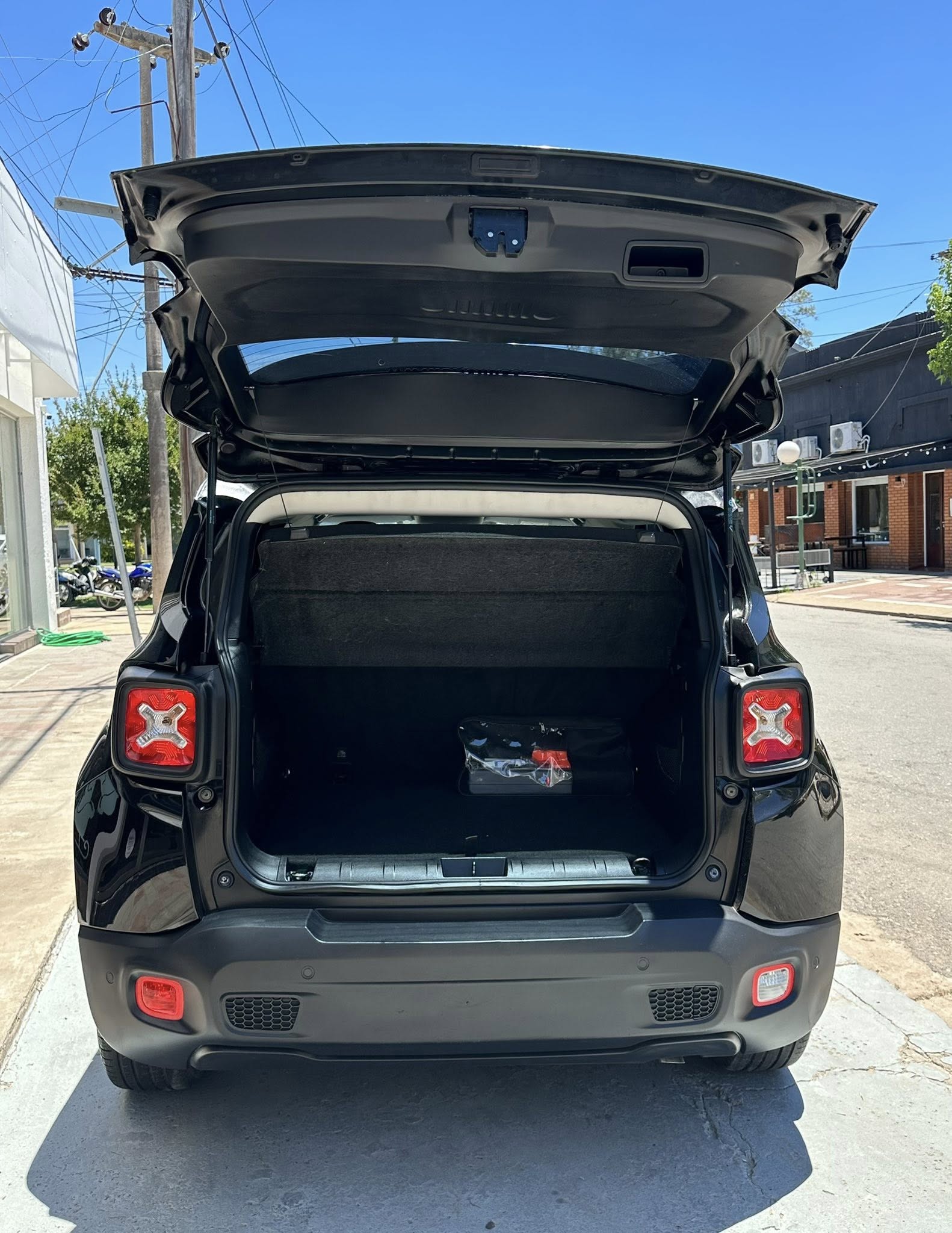 RENEGADE 1.8 NAFTA MANUAL SPORT año 2016 IMPECABLE! Financia Bco. Santander. Acércate a ORIO HNOS, SAN GENARO, concesionario oficial JMC, ISUZU, KAMA Camiones - Imagen 13