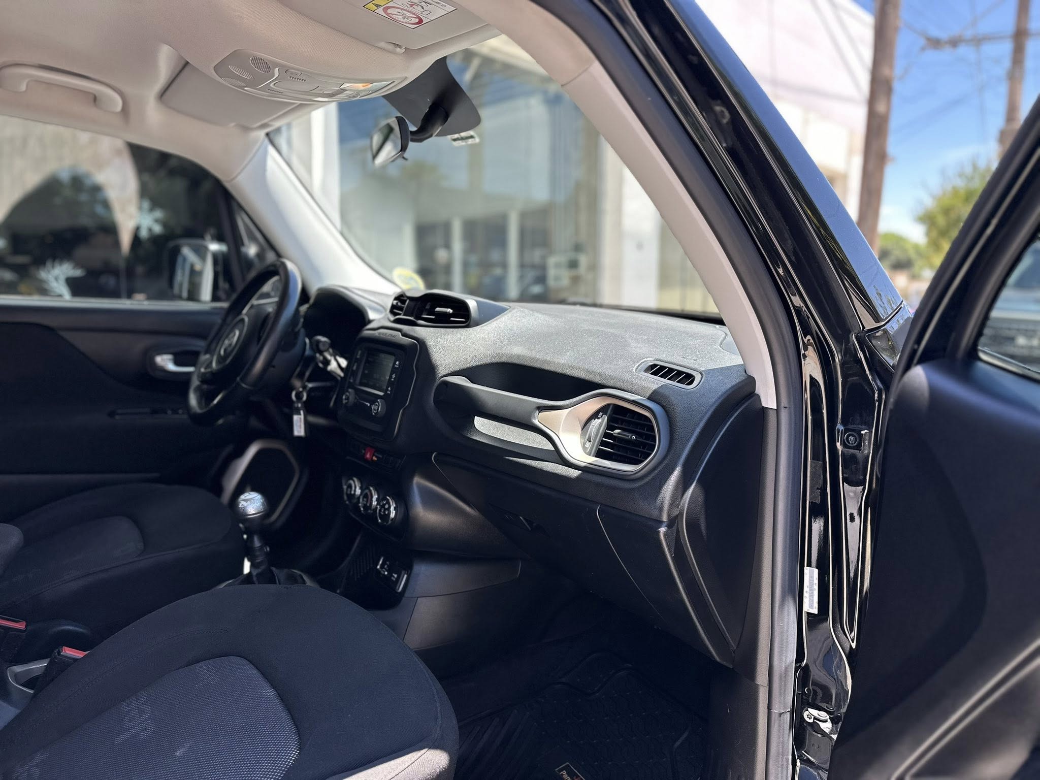 RENEGADE 1.8 NAFTA MANUAL SPORT año 2016 IMPECABLE! Financia Bco. Santander. Acércate a ORIO HNOS, SAN GENARO, concesionario oficial JMC, ISUZU, KAMA Camiones - Imagen 6