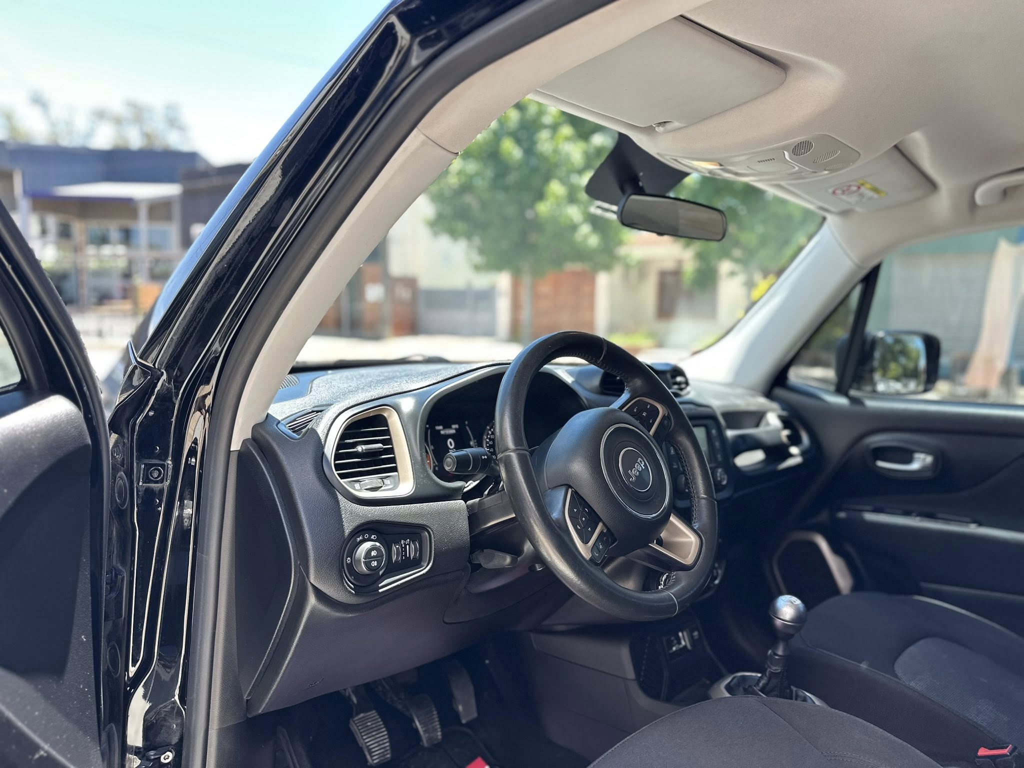 RENEGADE 1.8 NAFTA MANUAL SPORT año 2016 IMPECABLE! Financia Bco. Santander. Acércate a ORIO HNOS, SAN GENARO, concesionario oficial JMC, ISUZU, KAMA Camiones - Imagen 2