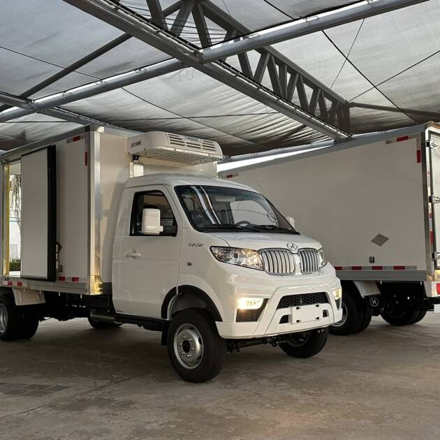 SHINERAY T30 C/S CHASIS con DUALES con FURGON REFRIGERADO -18° para 2 Toneladas 0km My2026 DISPONIBLES!! Financia Bco. Santander. Acércate a ORIO HNOS, SAN GENARO, concesionario oficial JMC, ISUZU, KAMA, LANDKING Camiones