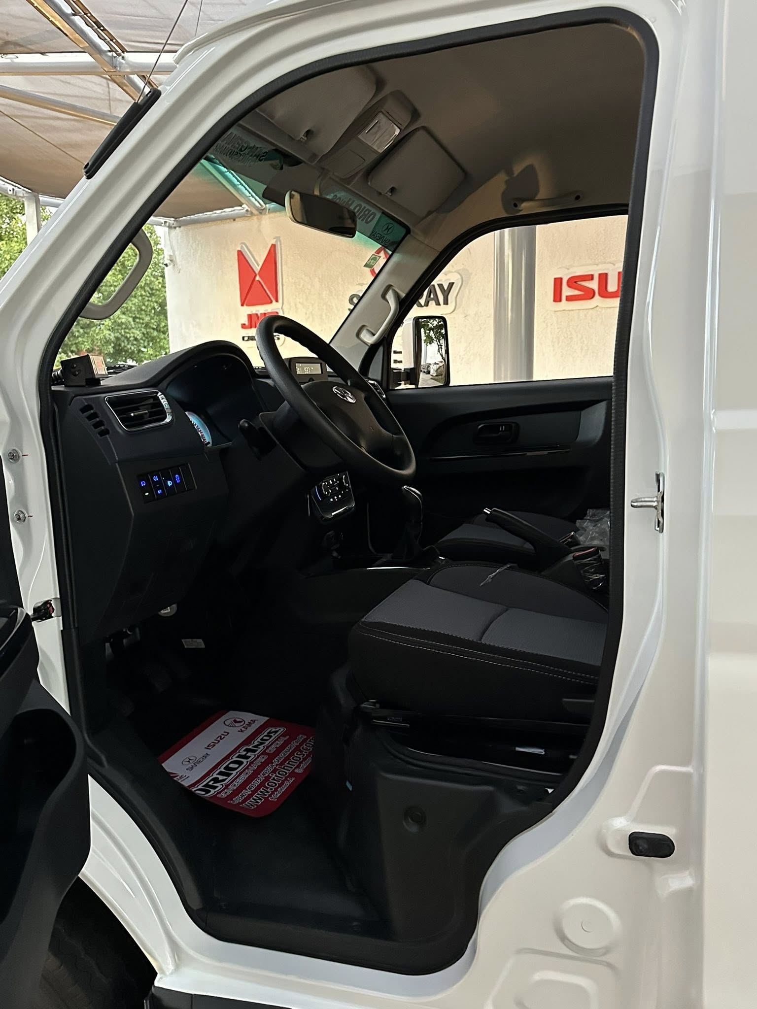 SHINERAY T30 C/S CHASIS con DUALES con FURGON REFRIGERADO -18° para 2 Toneladas 0km My2026 DISPONIBLES!! Financia Bco. Santander. Acércate a ORIO HNOS, SAN GENARO, concesionario oficial JMC, ISUZU, KAMA, LANDKING Camiones - Imagen 9