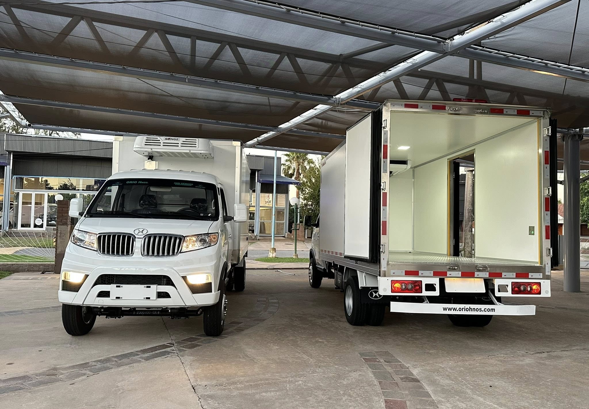 SHINERAY T30 C/S CHASIS con DUALES con FURGON REFRIGERADO -18° para 2 Toneladas 0km My2026 DISPONIBLES!! Financia Bco. Santander. Acércate a ORIO HNOS, SAN GENARO, concesionario oficial JMC, ISUZU, KAMA, LANDKING Camiones - Imagen 6