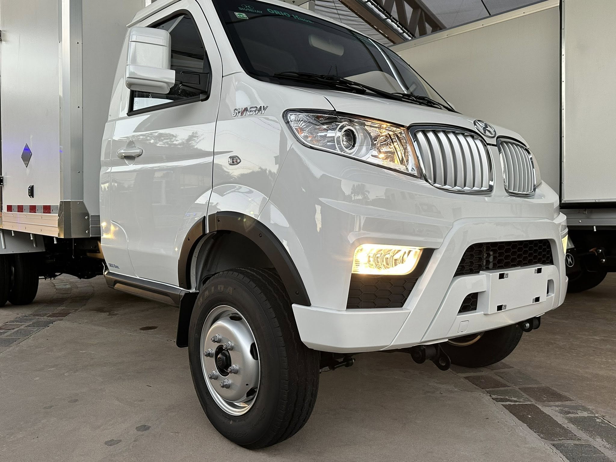 SHINERAY T30 C/S CHASIS con DUALES con FURGON REFRIGERADO -18° para 2 Toneladas 0km My2026 DISPONIBLES!! Financia Bco. Santander. Acércate a ORIO HNOS, SAN GENARO, concesionario oficial JMC, ISUZU, KAMA, LANDKING Camiones - Imagen 13