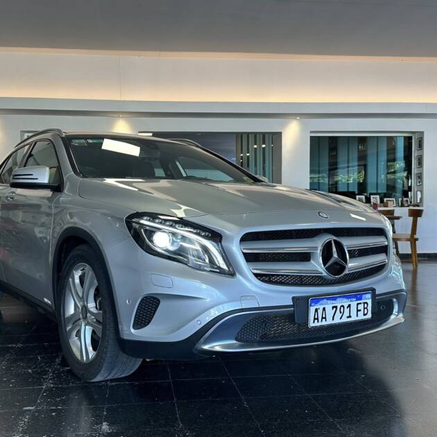 MERCEDES BENZ GLA 200 A/T año 2016 IMPECABLE!! Financia Bco. Santander. Acércate a ORIO HNOS, SAN GENARO, concesionario oficial FORTHING suv