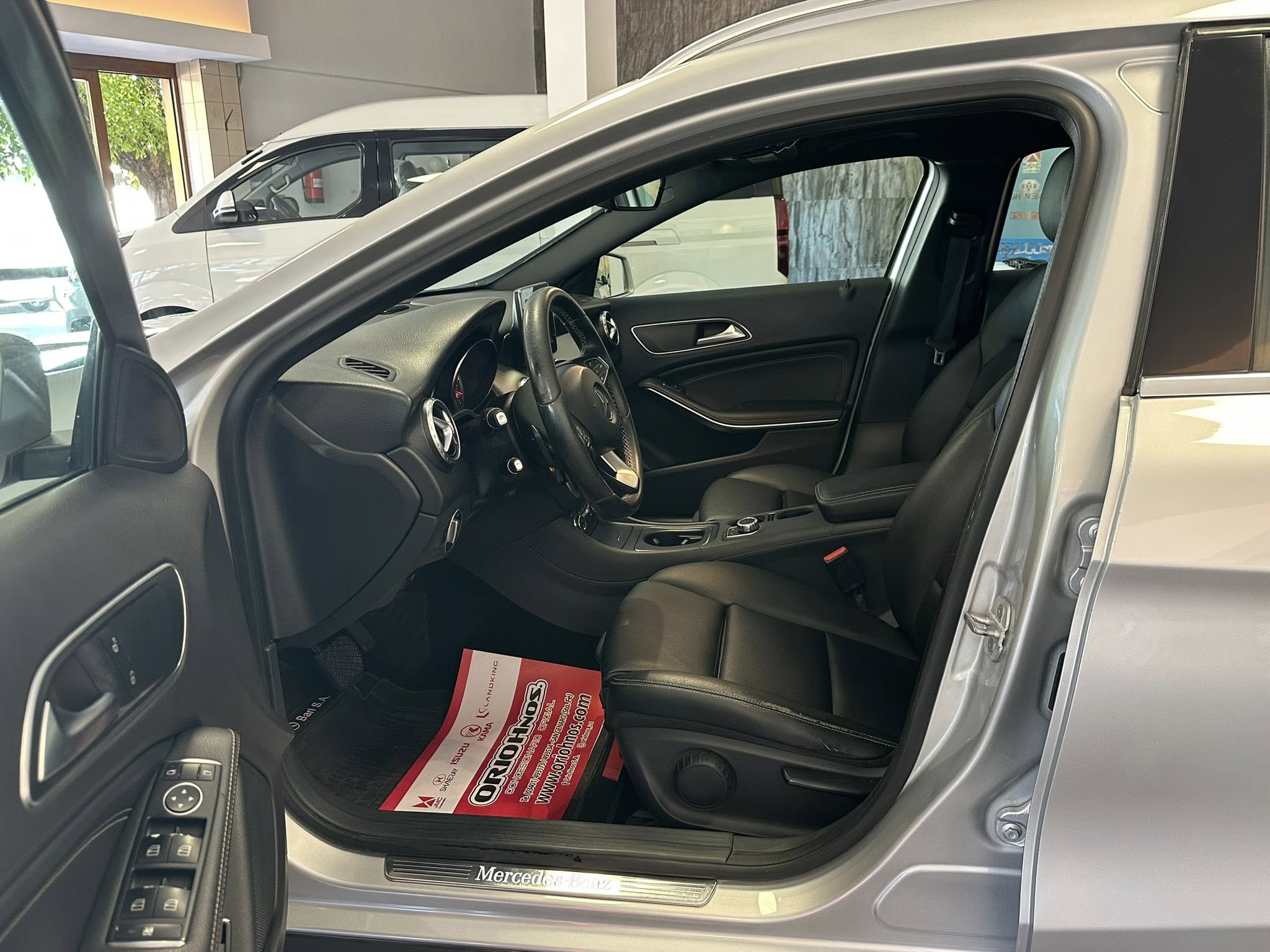 MERCEDES BENZ GLA 200 A/T año 2016 IMPECABLE!! Financia Bco. Santander. Acércate a ORIO HNOS, SAN GENARO, concesionario oficial FORTHING suv - Imagen 9