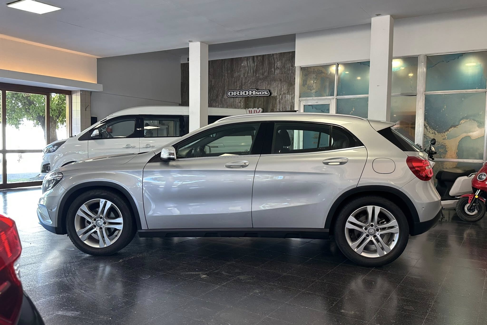 MERCEDES BENZ GLA 200 A/T año 2016 IMPECABLE!! Financia Bco. Santander. Acércate a ORIO HNOS, SAN GENARO, concesionario oficial FORTHING suv - Imagen 4