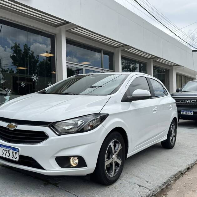 CHEVROLET ONIX 1.4 NAFTA MANUAL LTZ año 2017 con 86.000Km. Financia Bco. Santander. Acércate a ORIO HNOS, SAN GENARO, concesionario oficial SHINERAY, DOMY Utilitarios