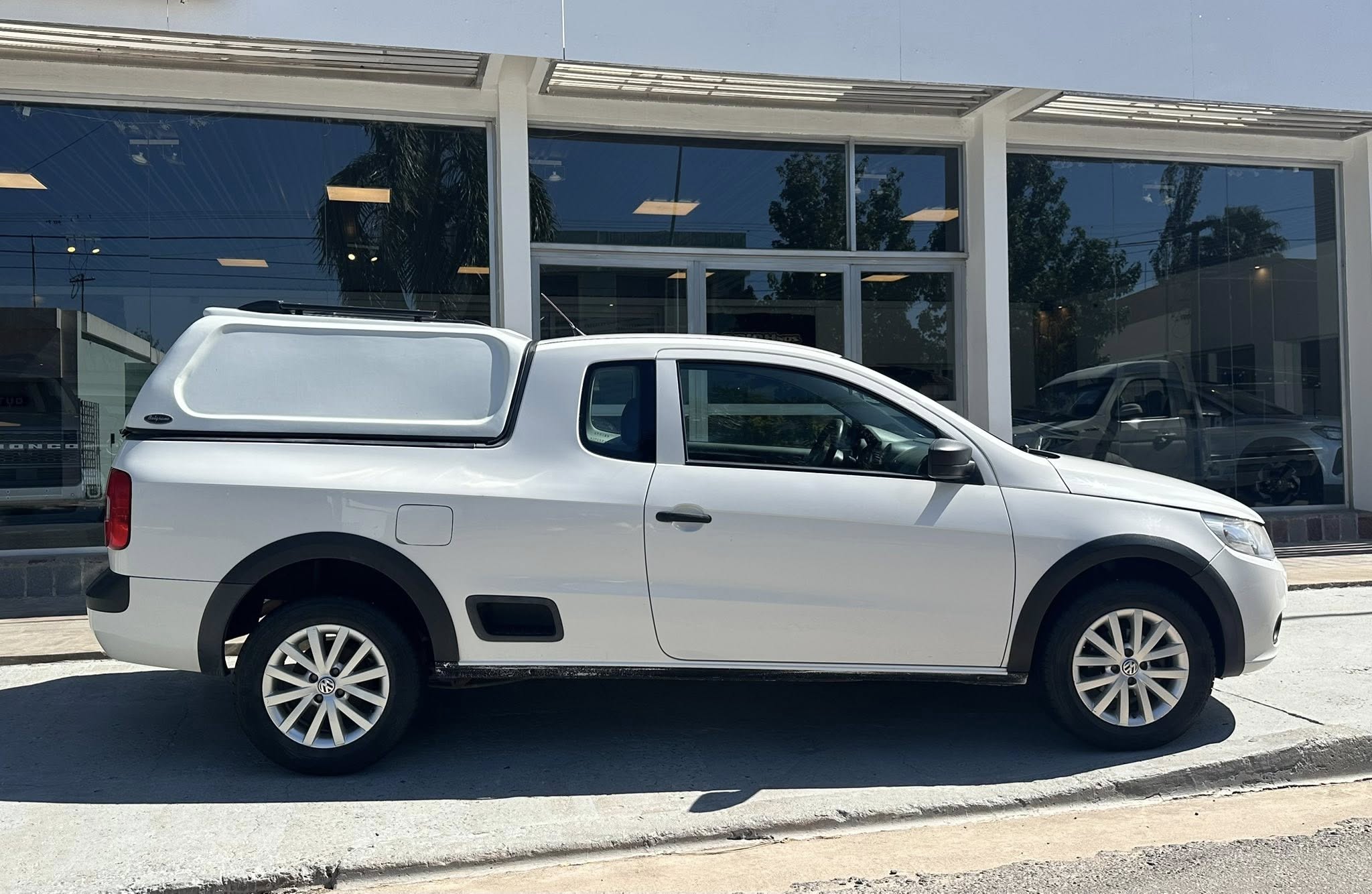 SAVEIRO CABINA SIMPLE 1.6 NAFTA año 2012 IMPECABLE!! Financia Bco. Santander. Acércate a ORIO HNOS, SAN GENARO, concesionario oficial SHINERAY, DOMY Utilitarios - Imagen 2