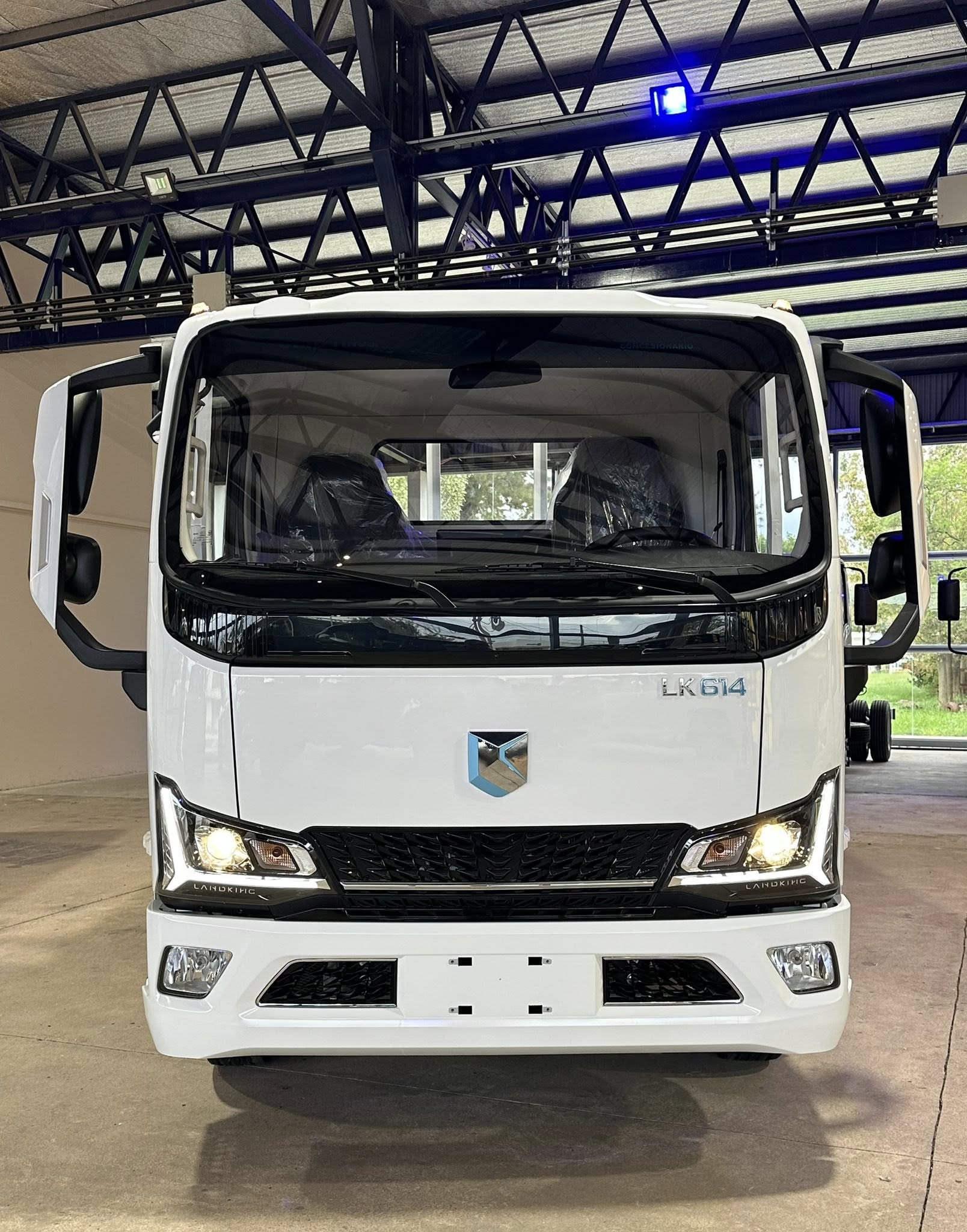 LANDKING LK 614 Motor WEICHAI 140cv 0Km. My2026 Para 3.8 Toneladas. Camión Liviano. Financia Bco. Santander. Acércate a ORIO HNOS, SAN GENARO, concesionario oficial JMC, ISUZU, KAMA, LANDKING Camiones - Imagen 7