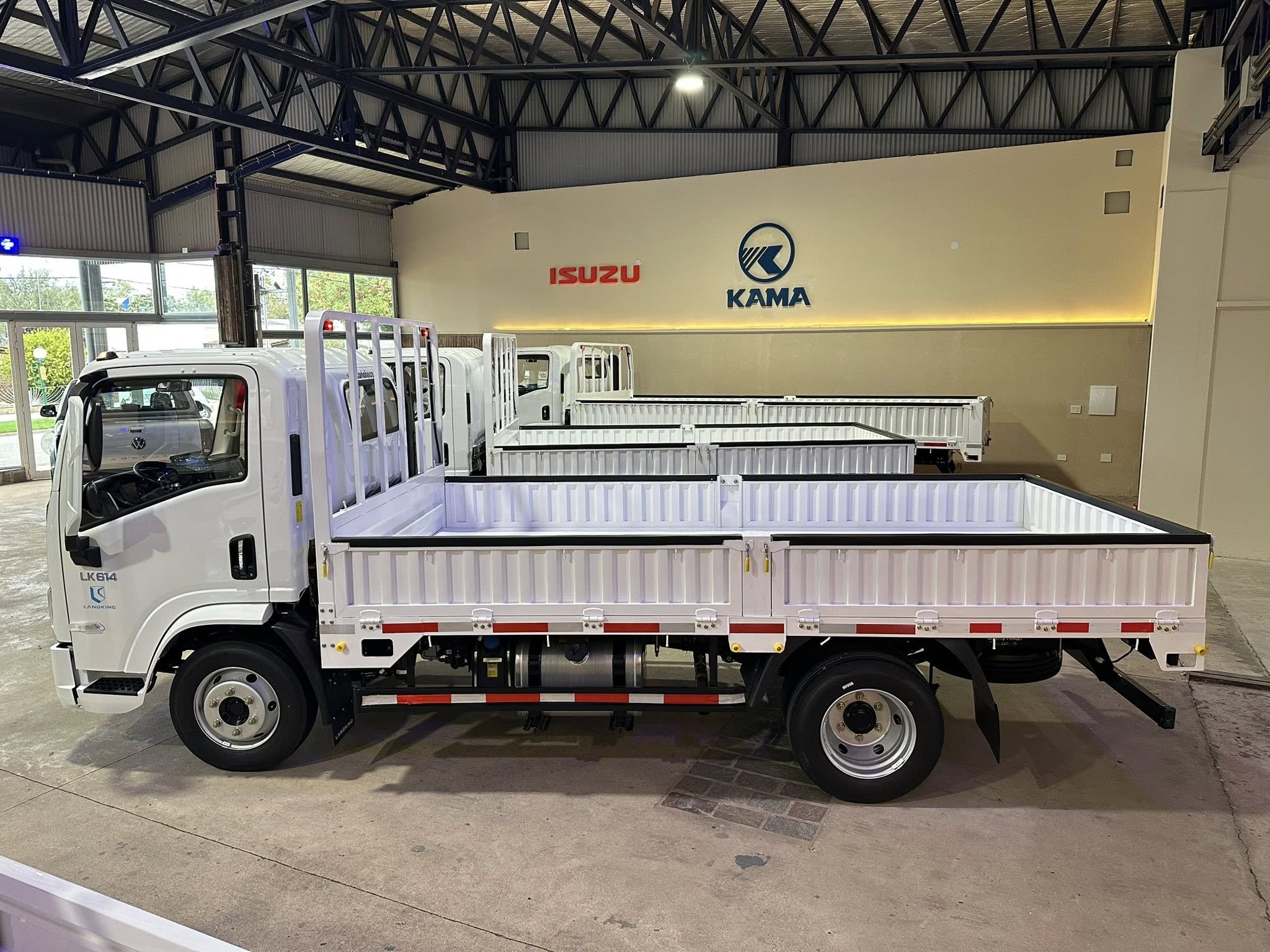 LANDKING LK 614 Motor WEICHAI 140cv 0Km. My2026 Para 3.8 Toneladas. Camión Liviano. Financia Bco. Santander. Acércate a ORIO HNOS, SAN GENARO, concesionario oficial JMC, ISUZU, KAMA, LANDKING Camiones - Imagen 2