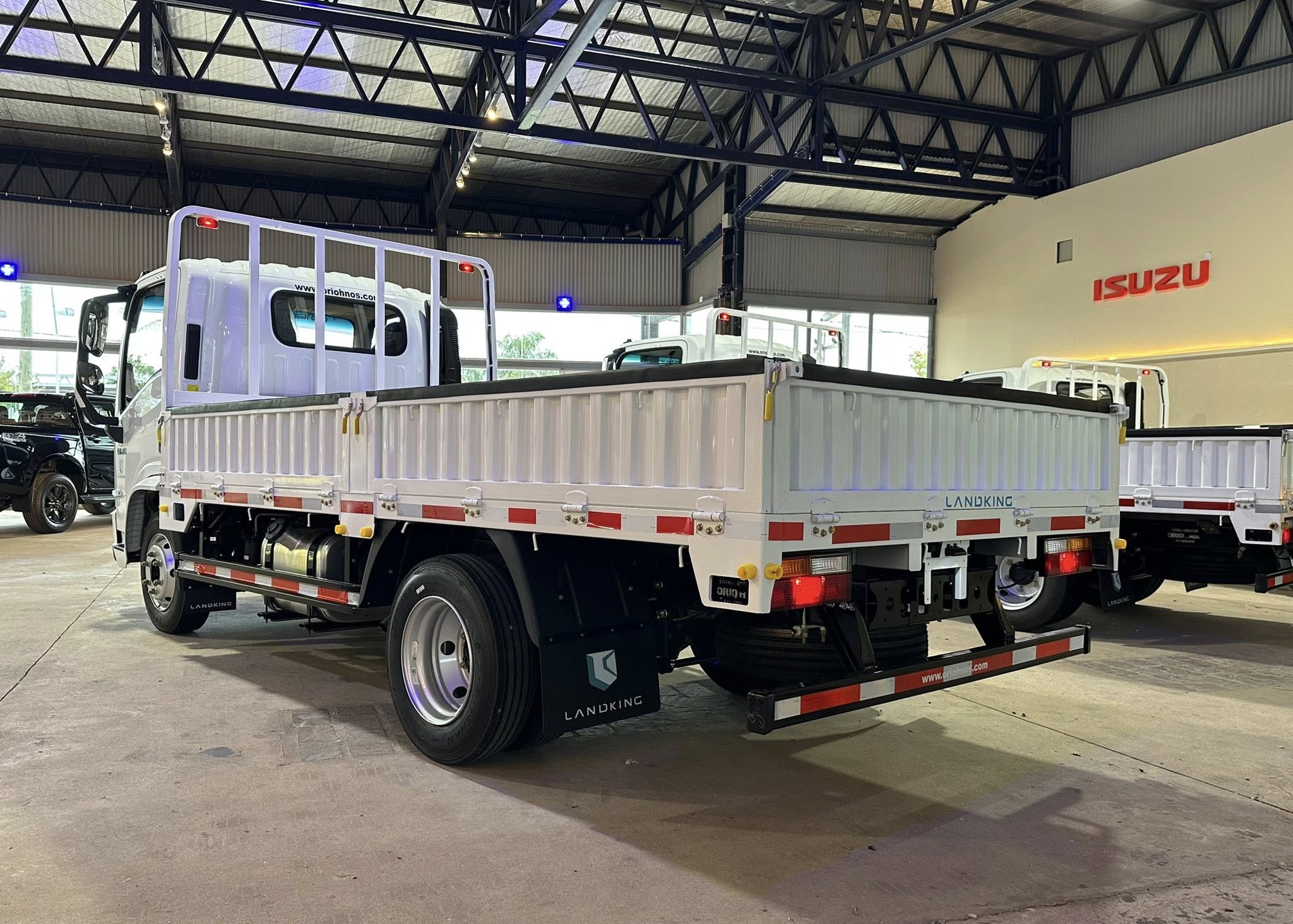 LANDKING LK 614 Motor WEICHAI 140cv 0Km. My2026 Para 3.8 Toneladas. Camión Liviano. Financia Bco. Santander. Acércate a ORIO HNOS, SAN GENARO, concesionario oficial JMC, ISUZU, KAMA, LANDKING Camiones - Imagen 3