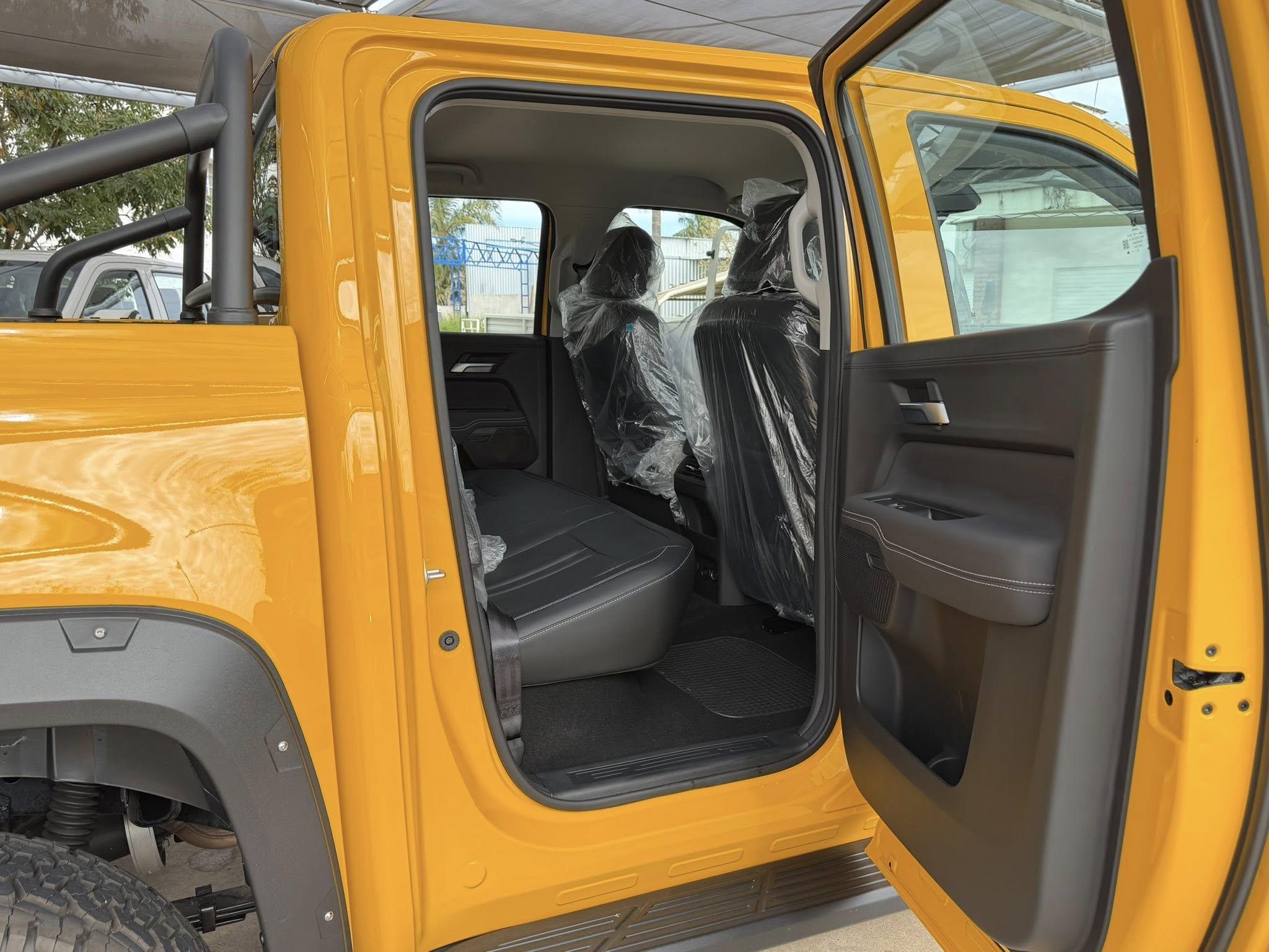 JMC GRAND AVENUE 2.3 NAFTA TURBO 242cv A/T GL 4x4 con SUSPENSIÓN REGULABLE y LLANTAS de DADAO. 0Km My2026 amarillo, versión especial. Financia Bco. Santander. Acércate a ORIO HNOS, SAN GENARO, concesionario oficial JMC, ISUZU, KAMA, LANDKING Camiones - Imagen 13