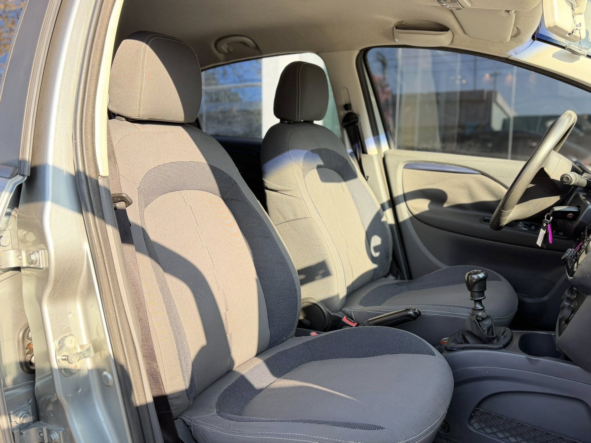 FIAT PUNTO ATTRACTIVE 1.4 8v M/T año 2013 SUPER CONFIABLE!! Financia Bco. Santander. Acércate a ORIO HNOS, SAN GENARO, concesionario oficial FORTHING suv - Imagen 11