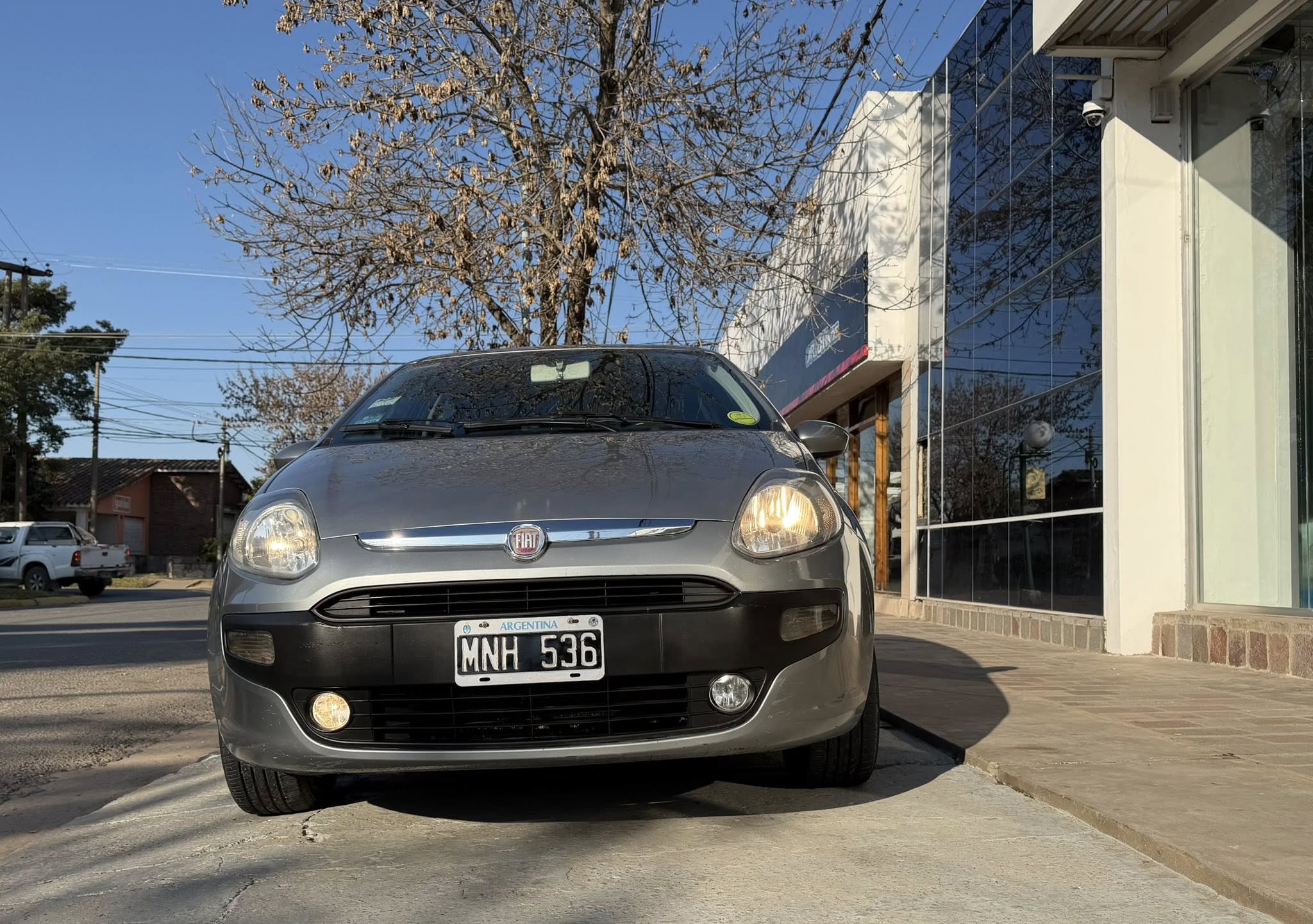 FIAT PUNTO ATTRACTIVE 1.4 8v M/T año 2013 SUPER CONFIABLE!! Financia Bco. Santander. Acércate a ORIO HNOS, SAN GENARO, concesionario oficial FORTHING suv - Imagen 9