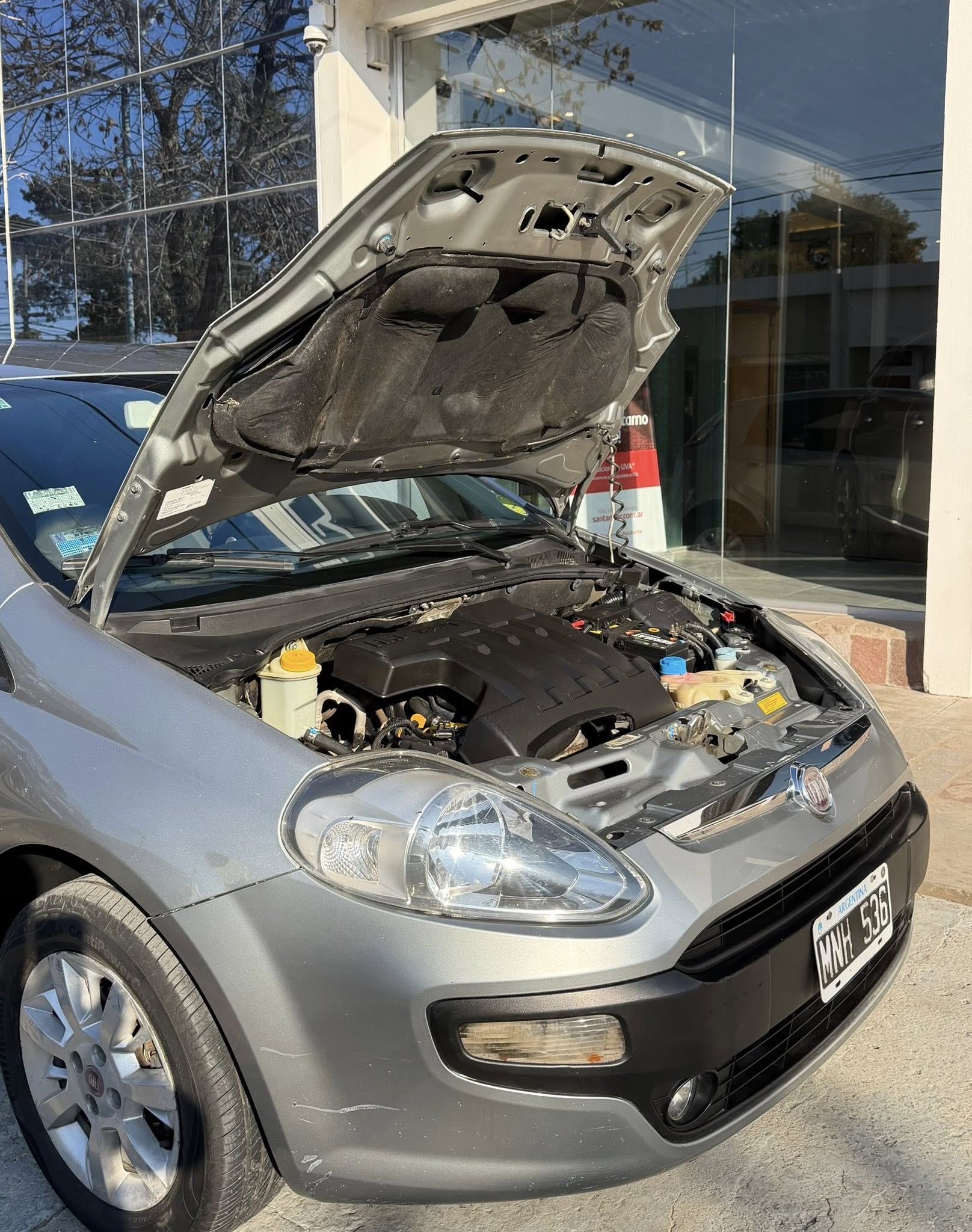 FIAT PUNTO ATTRACTIVE 1.4 8v M/T año 2013 SUPER CONFIABLE!! Financia Bco. Santander. Acércate a ORIO HNOS, SAN GENARO, concesionario oficial FORTHING suv - Imagen 5