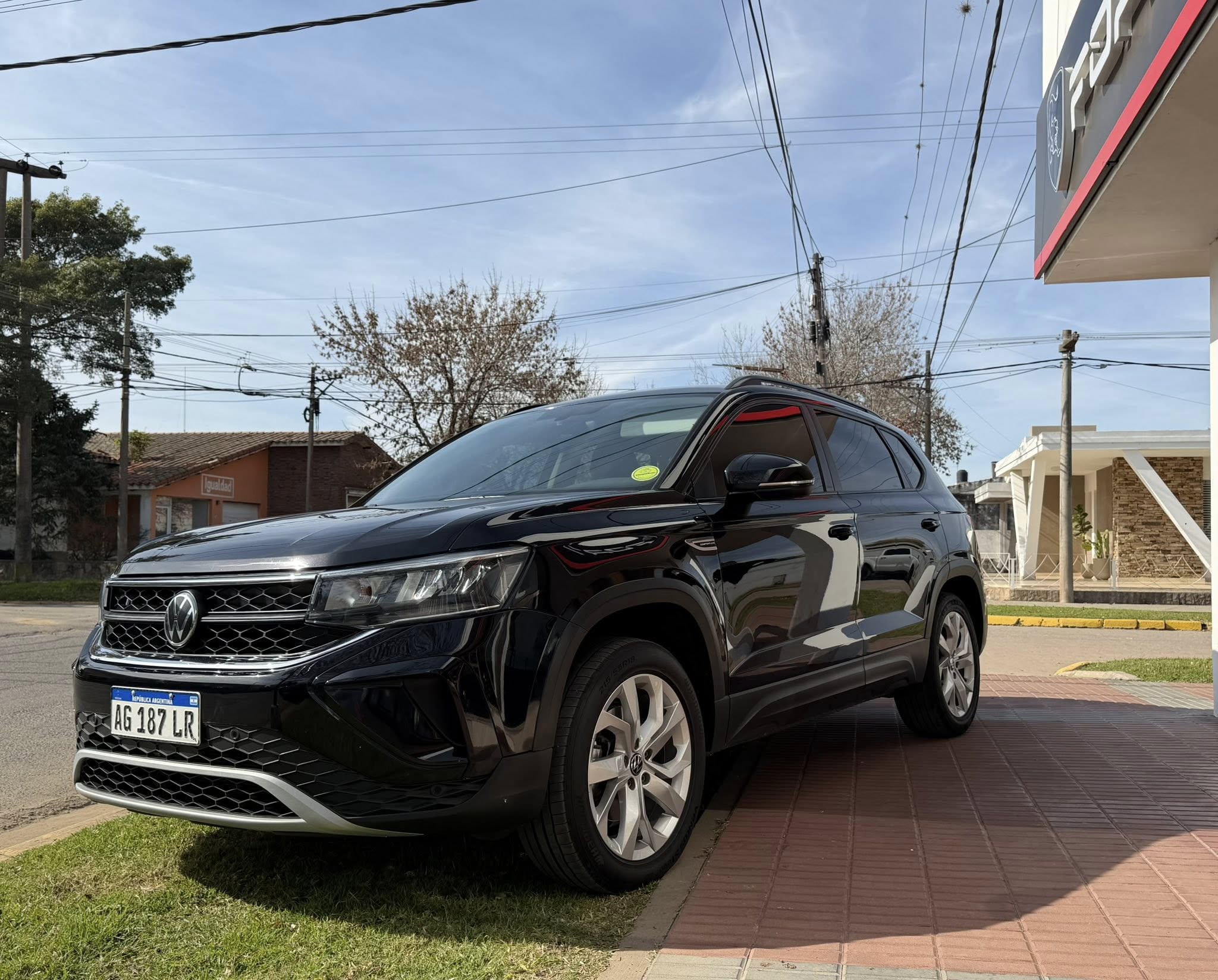 VW TAOS 250 TSI COMFORTLINE TIPTRONIC año 2023, negro. Financia Bco. Santander. Acércate a ORIO HNOS, SAN GENARO, concesionario oficial FORTHING suv - Imagen 5