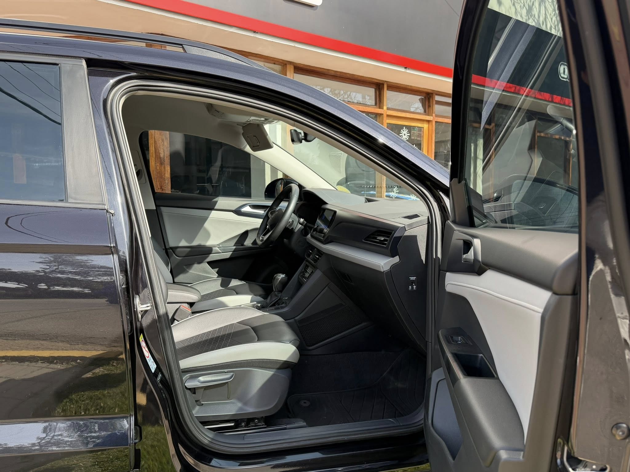 VW TAOS 250 TSI COMFORTLINE TIPTRONIC año 2023, negro. Financia Bco. Santander. Acércate a ORIO HNOS, SAN GENARO, concesionario oficial FORTHING suv - Imagen 9