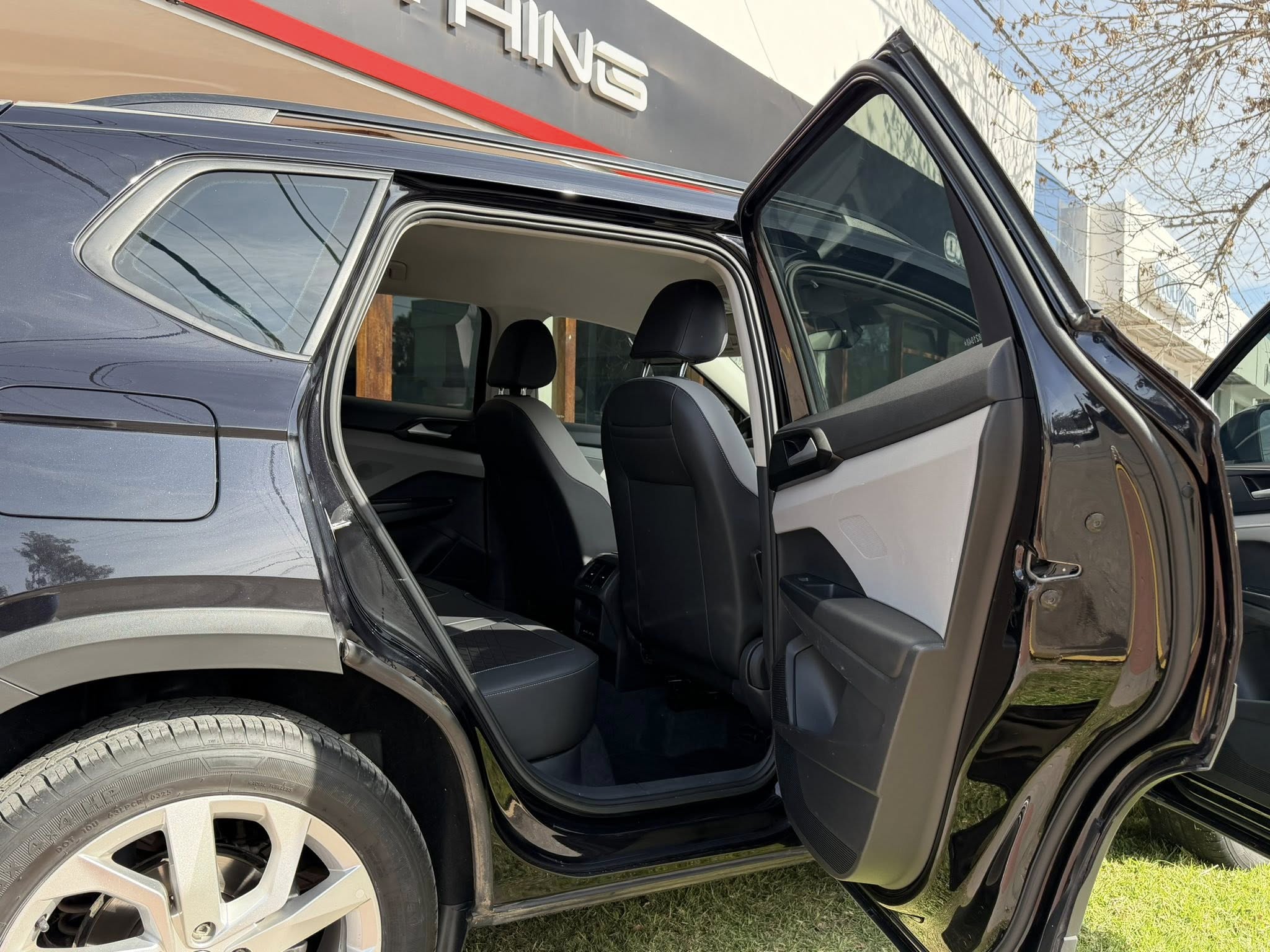 VW TAOS 250 TSI COMFORTLINE TIPTRONIC año 2023, negro. Financia Bco. Santander. Acércate a ORIO HNOS, SAN GENARO, concesionario oficial FORTHING suv - Imagen 11