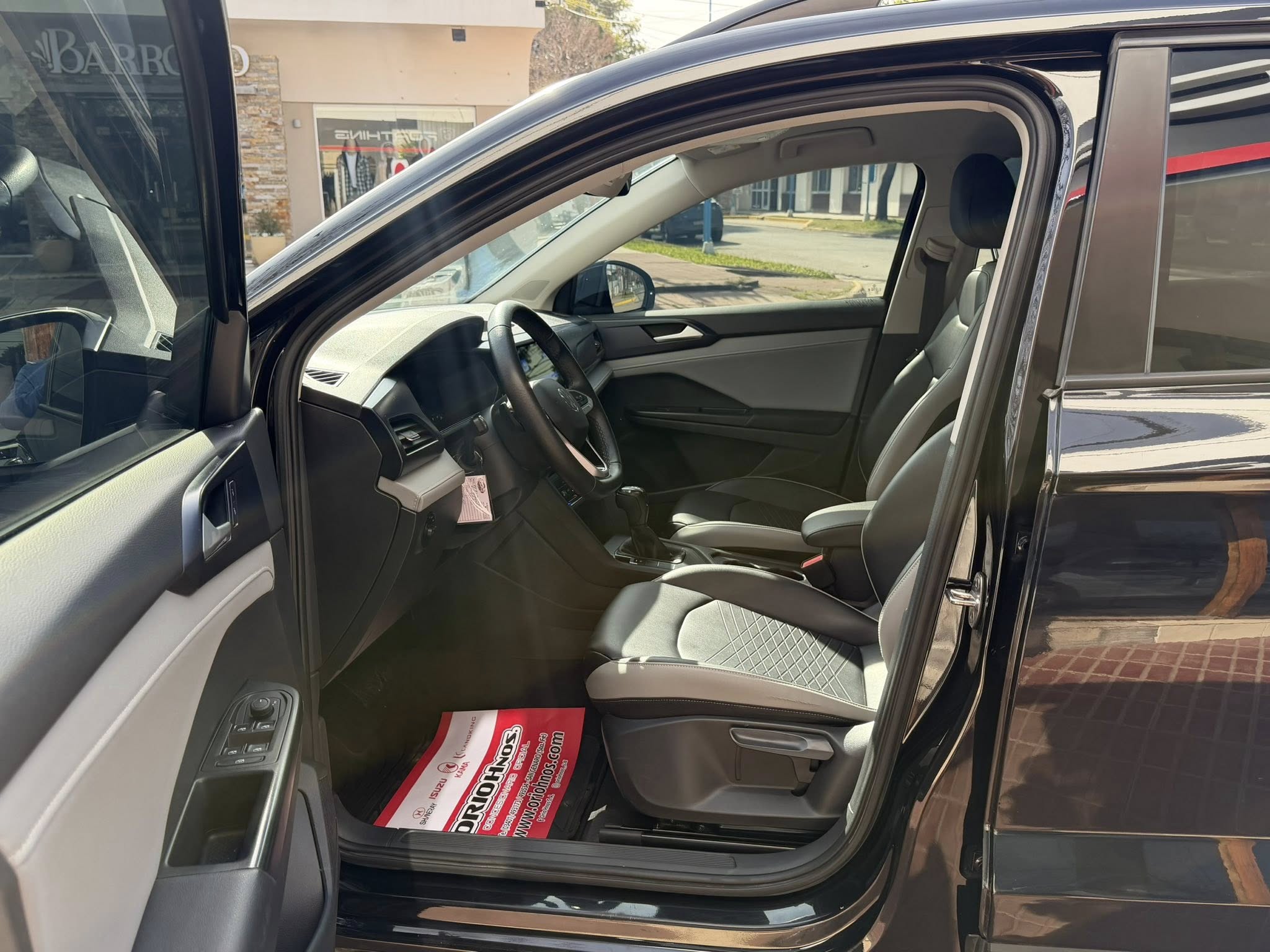 VW TAOS 250 TSI COMFORTLINE TIPTRONIC año 2023, negro. Financia Bco. Santander. Acércate a ORIO HNOS, SAN GENARO, concesionario oficial FORTHING suv - Imagen 7