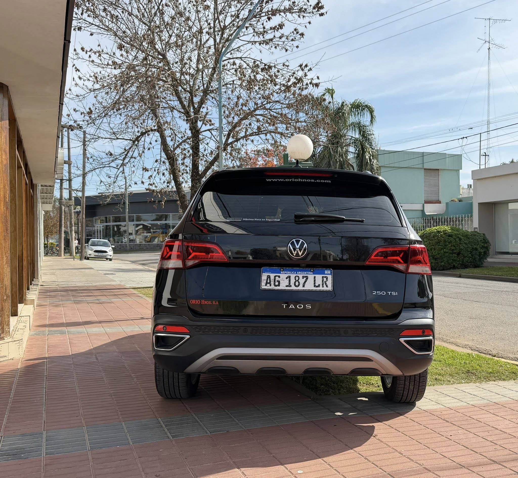 VW TAOS 250 TSI COMFORTLINE TIPTRONIC año 2023, negro. Financia Bco. Santander. Acércate a ORIO HNOS, SAN GENARO, concesionario oficial FORTHING suv - Imagen 4