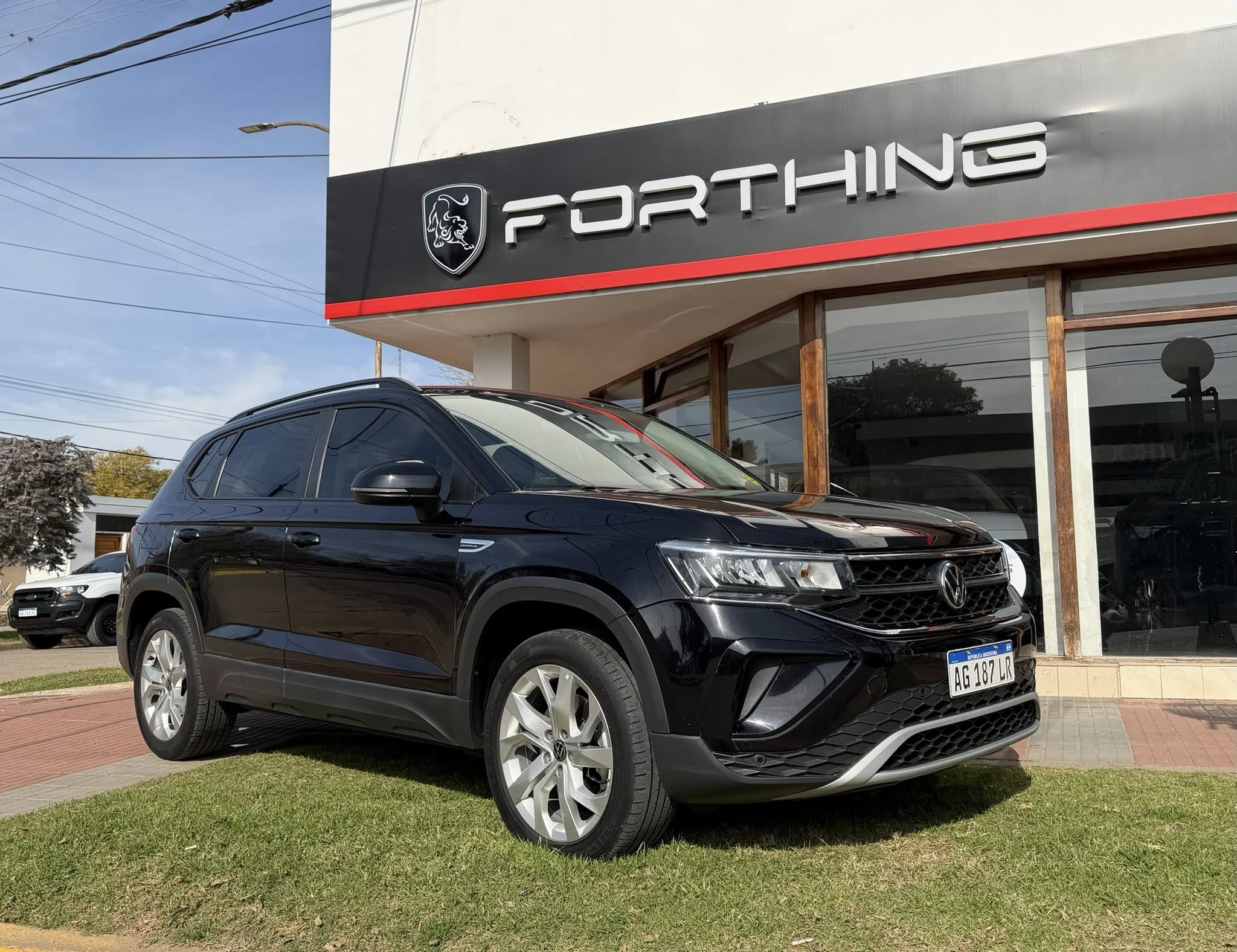 VW TAOS 250 TSI COMFORTLINE TIPTRONIC año 2023, negro. Financia Bco. Santander. Acércate a ORIO HNOS, SAN GENARO, concesionario oficial FORTHING suv