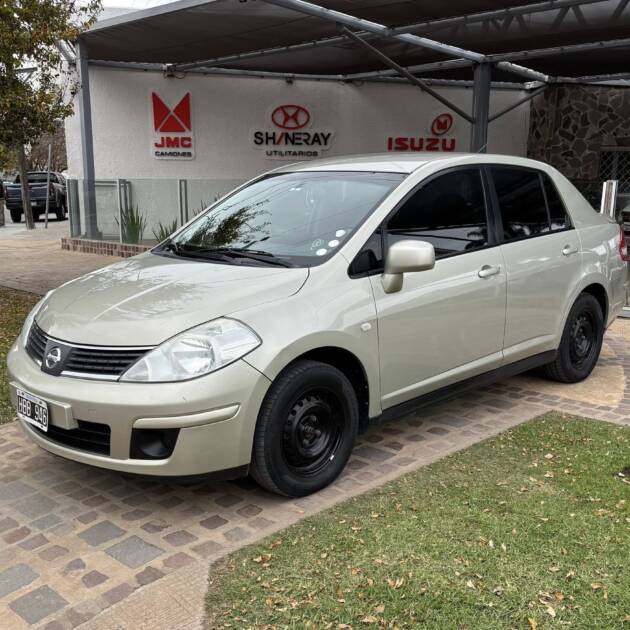 NISSAN TIIDA 4 PUERTAS 1.8 NAFTA M/T VISIA año 2008, beige metalizado. con 165.000Km. Acércate a ORIO HNOS, SAN GENARO, concesionario oficial SHINERAY, DOMY Utilitarios