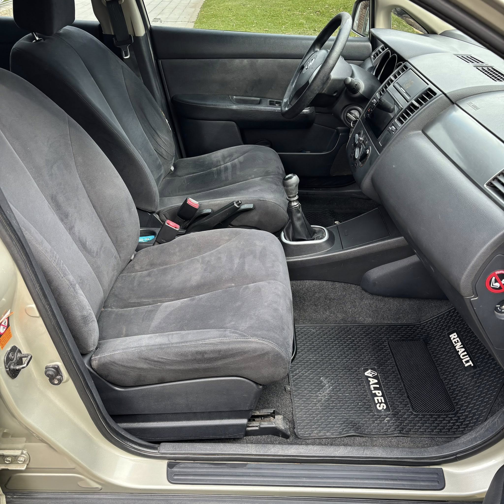 NISSAN TIIDA 4 PUERTAS 1.8 NAFTA M/T VISIA año 2008, beige metalizado. con 165.000Km. Acércate a ORIO HNOS, SAN GENARO, concesionario oficial SHINERAY, DOMY Utilitarios - Imagen 9
