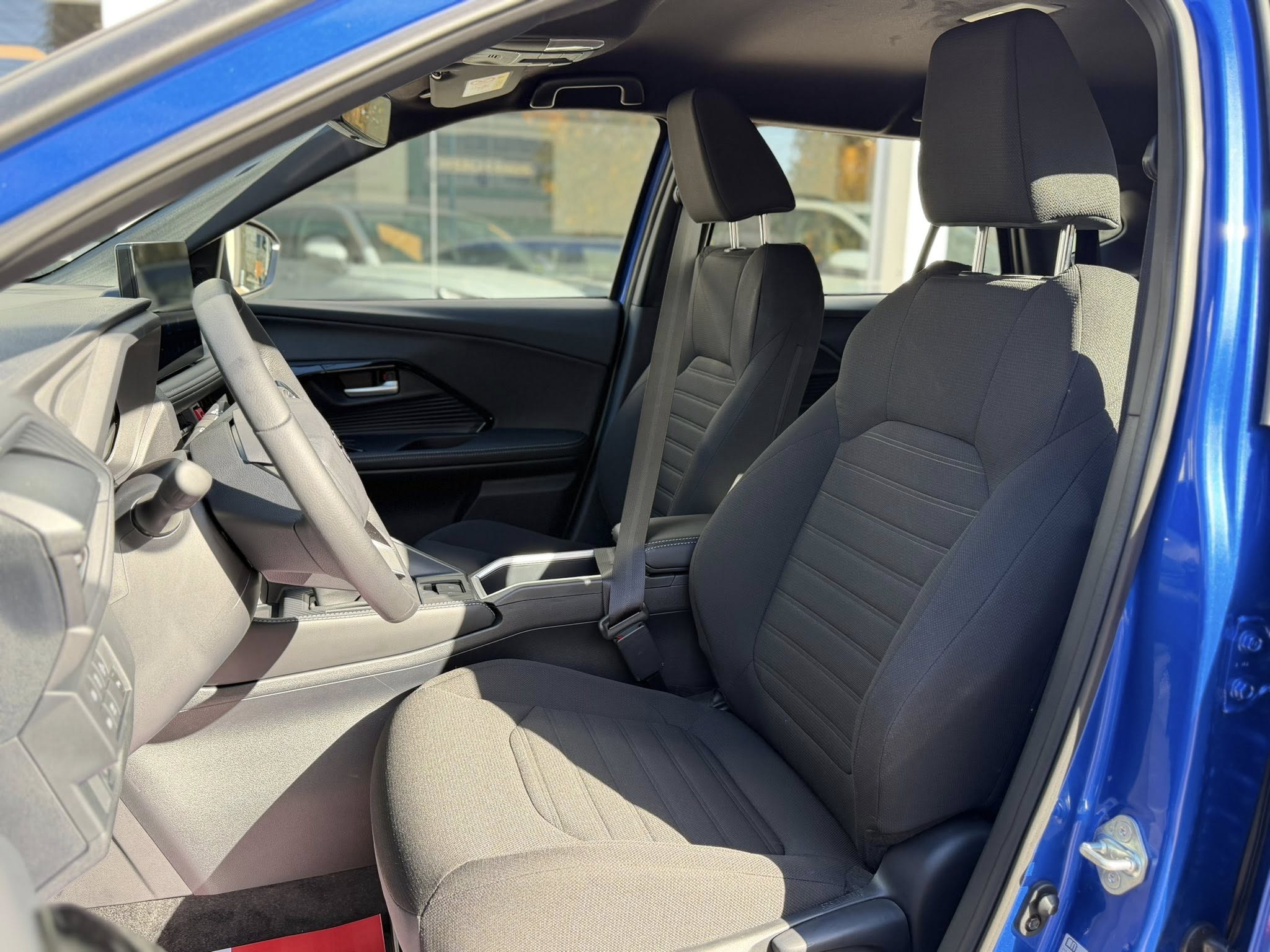TOYOTA YARIS CROSS XEI HEV eCVT 0Km MY2026 azul metalizado. disponible. Financia Bco. Santander. Acércate a ORIO HNOS, SAN GENARO, concesionario oficial FORTHING suv - Imagen 15