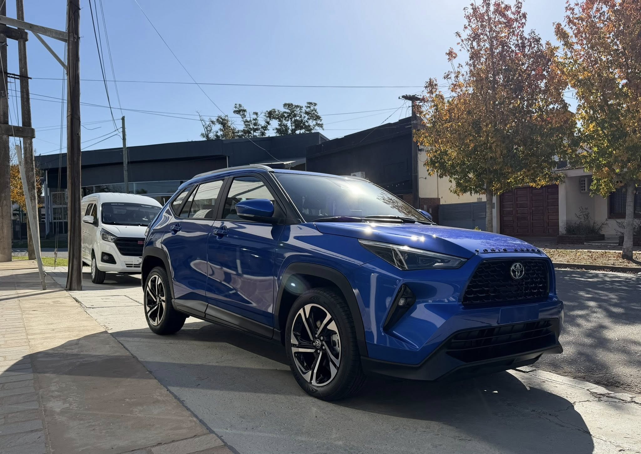 TOYOTA YARIS CROSS XEI HEV eCVT 0Km MY2026 azul metalizado. disponible. Financia Bco. Santander. Acércate a ORIO HNOS, SAN GENARO, concesionario oficial FORTHING suv - Imagen 13
