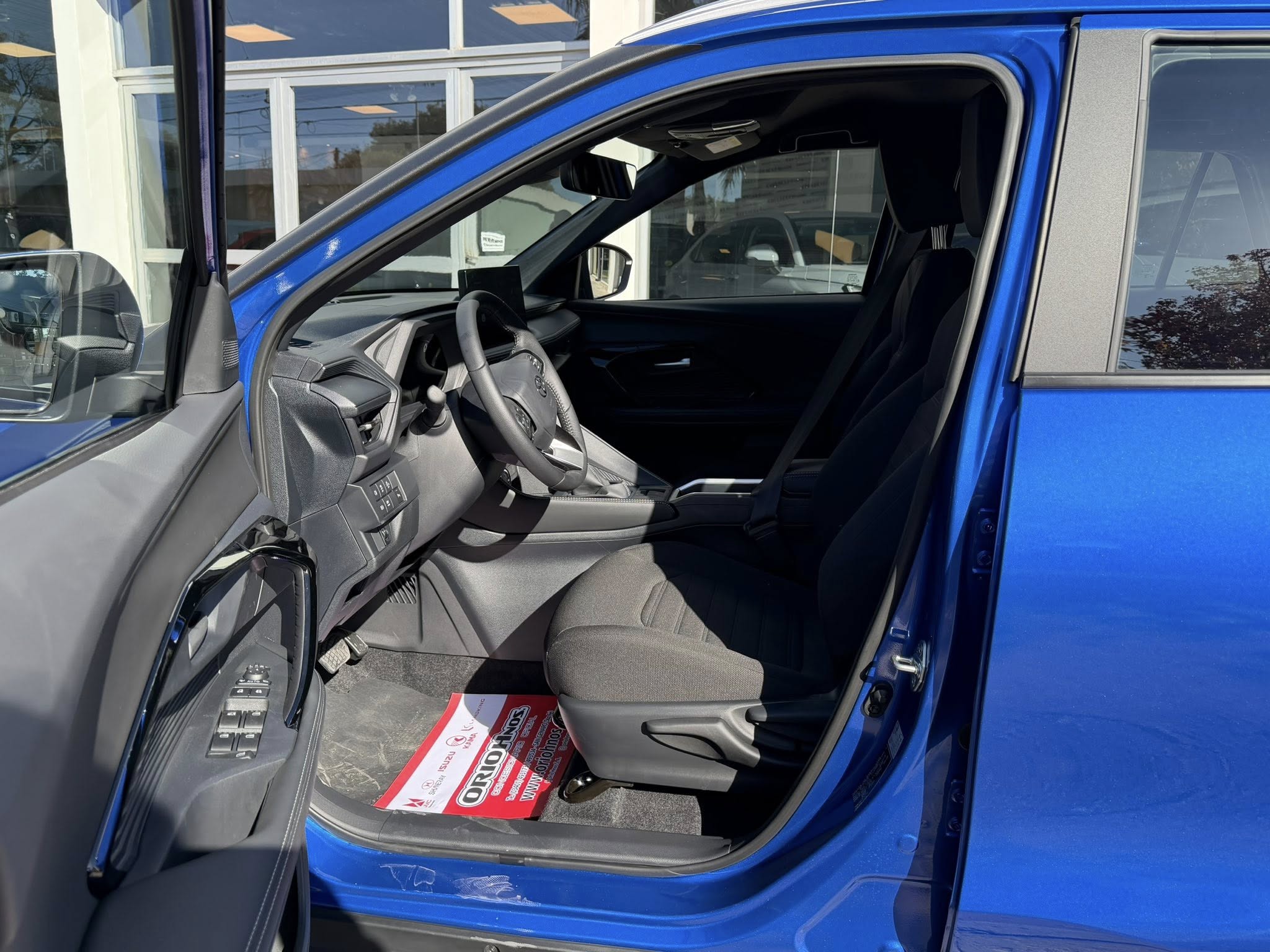 TOYOTA YARIS CROSS XEI HEV eCVT 0Km MY2026 azul metalizado. disponible. Financia Bco. Santander. Acércate a ORIO HNOS, SAN GENARO, concesionario oficial FORTHING suv - Imagen 10