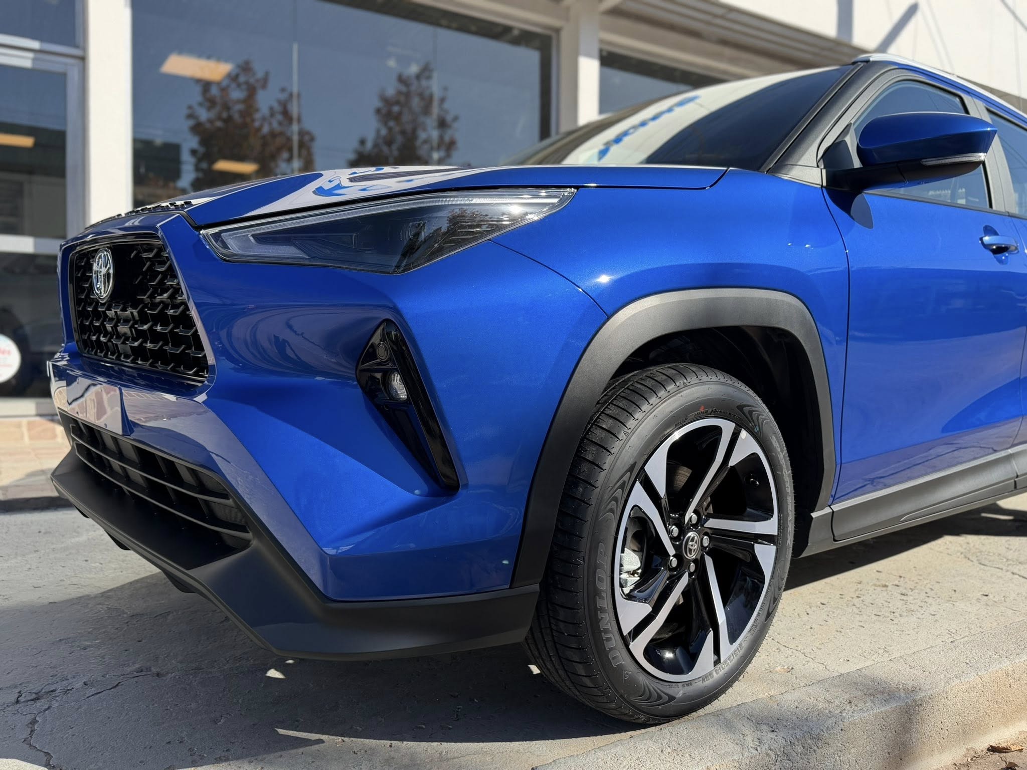 TOYOTA YARIS CROSS XEI HEV eCVT 0Km MY2026 azul metalizado. disponible. Financia Bco. Santander. Acércate a ORIO HNOS, SAN GENARO, concesionario oficial FORTHING suv - Imagen 6