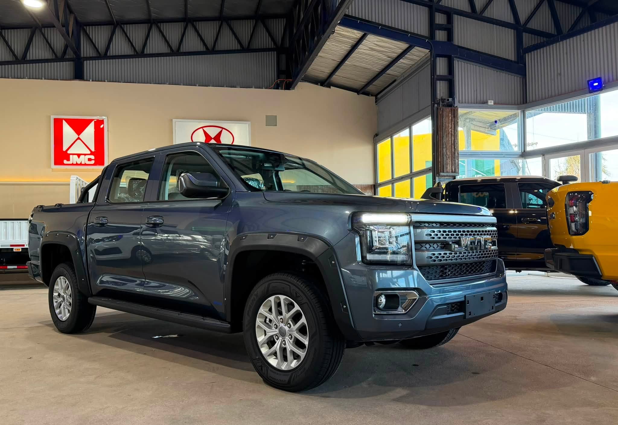 JMC GRAND AVENUE 2.3 Turbo Nafta 242cv MANUAL GL 4×2 0Km MY2026. Financia Bco. Santander. Acércate a ORIO HNOS, SAN GENARO, concesionario oficial JMC, ISUZU, KAMA, LANDKING Camiones